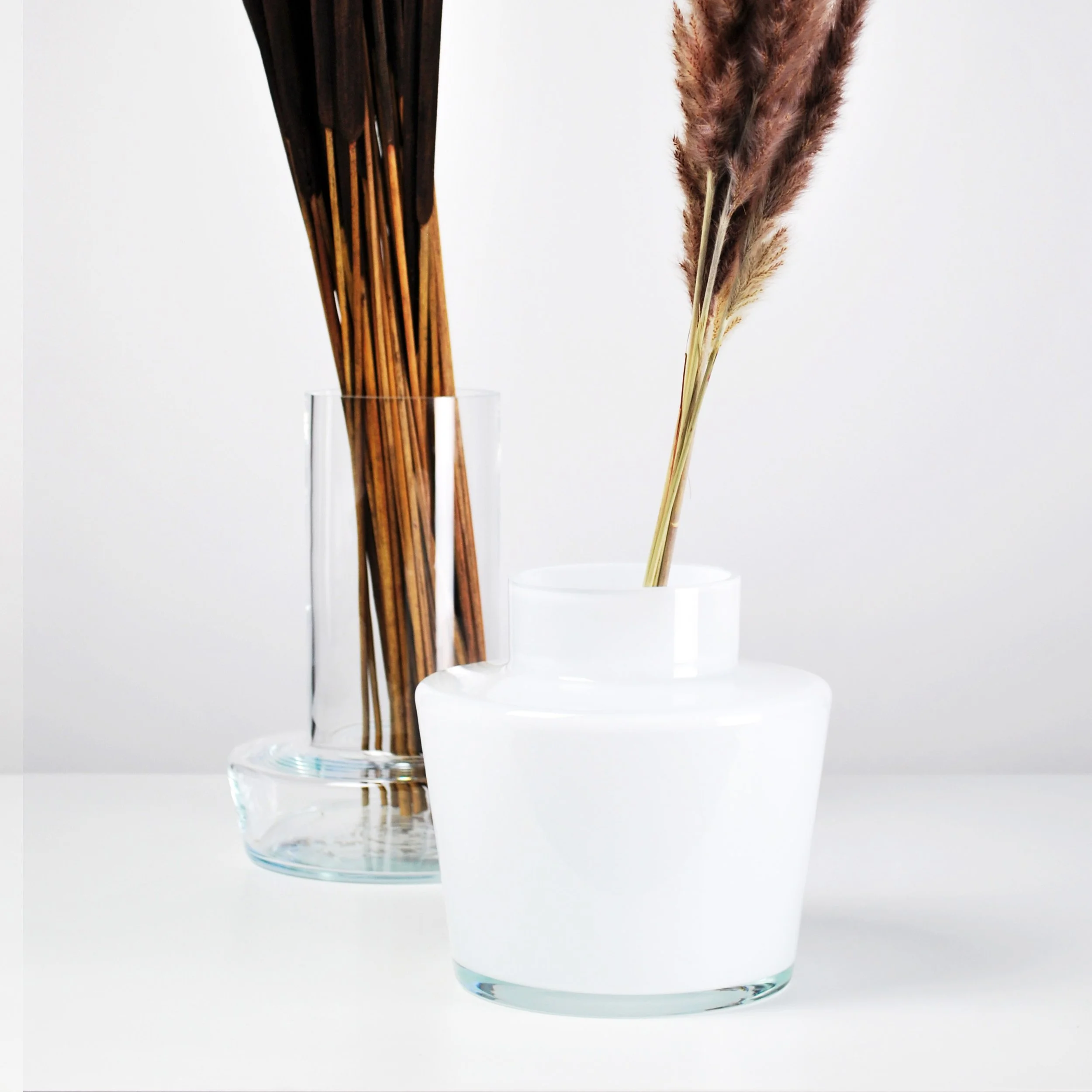 S&S_WEB_Vase_M_White_Opaque_Glossy_Flowers.jpg