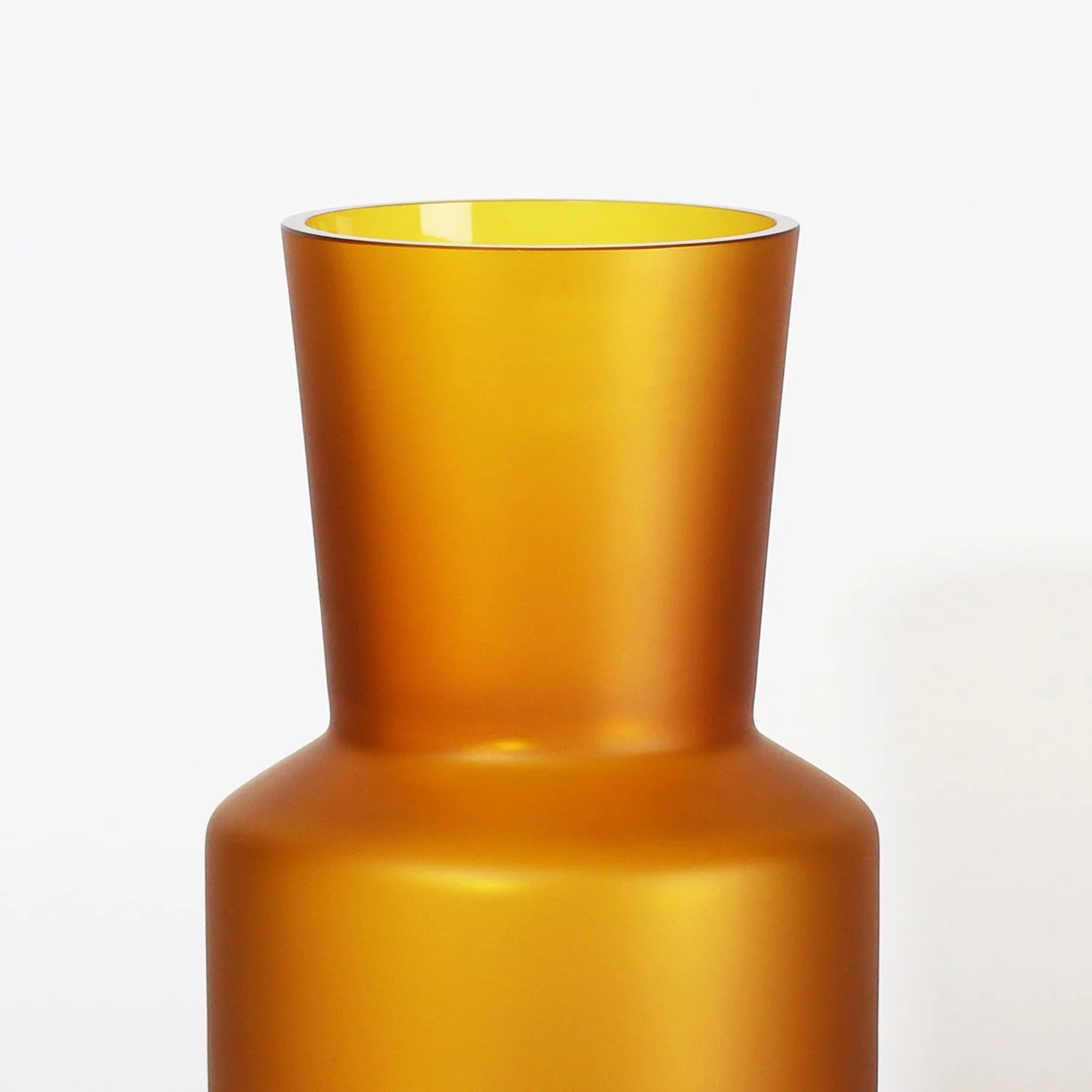 S&S_WEB_Vase_L_02_Amber_Transparent_Matte_Zoom.jpg