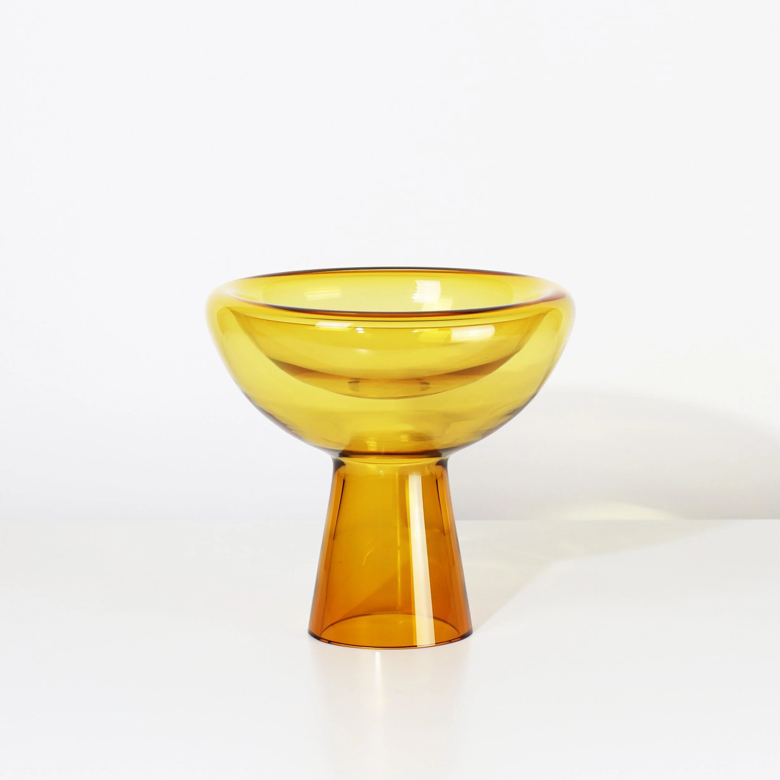 S&S_WEB_Glass_Deep_Bowl_M_Amber_Transparent_Glossy_01.jpg