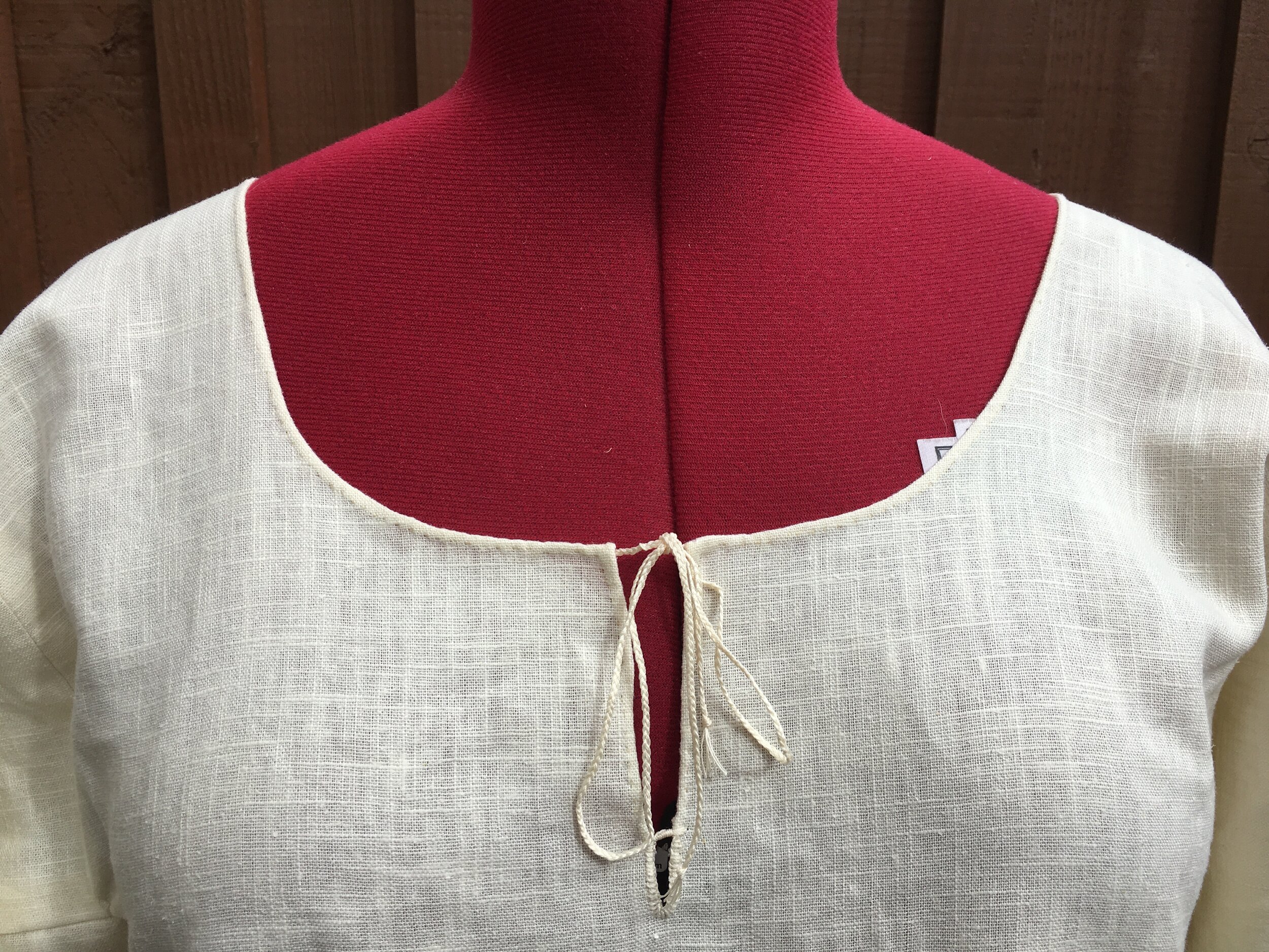 Shift with round neck