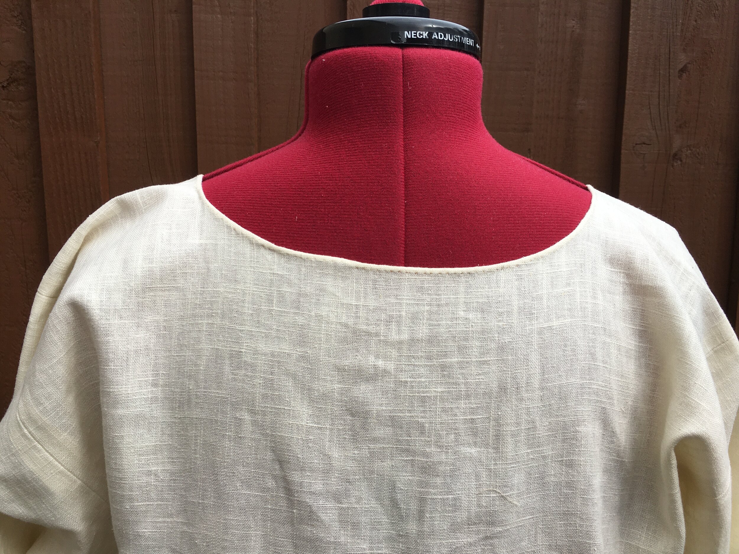 Shift with round neck