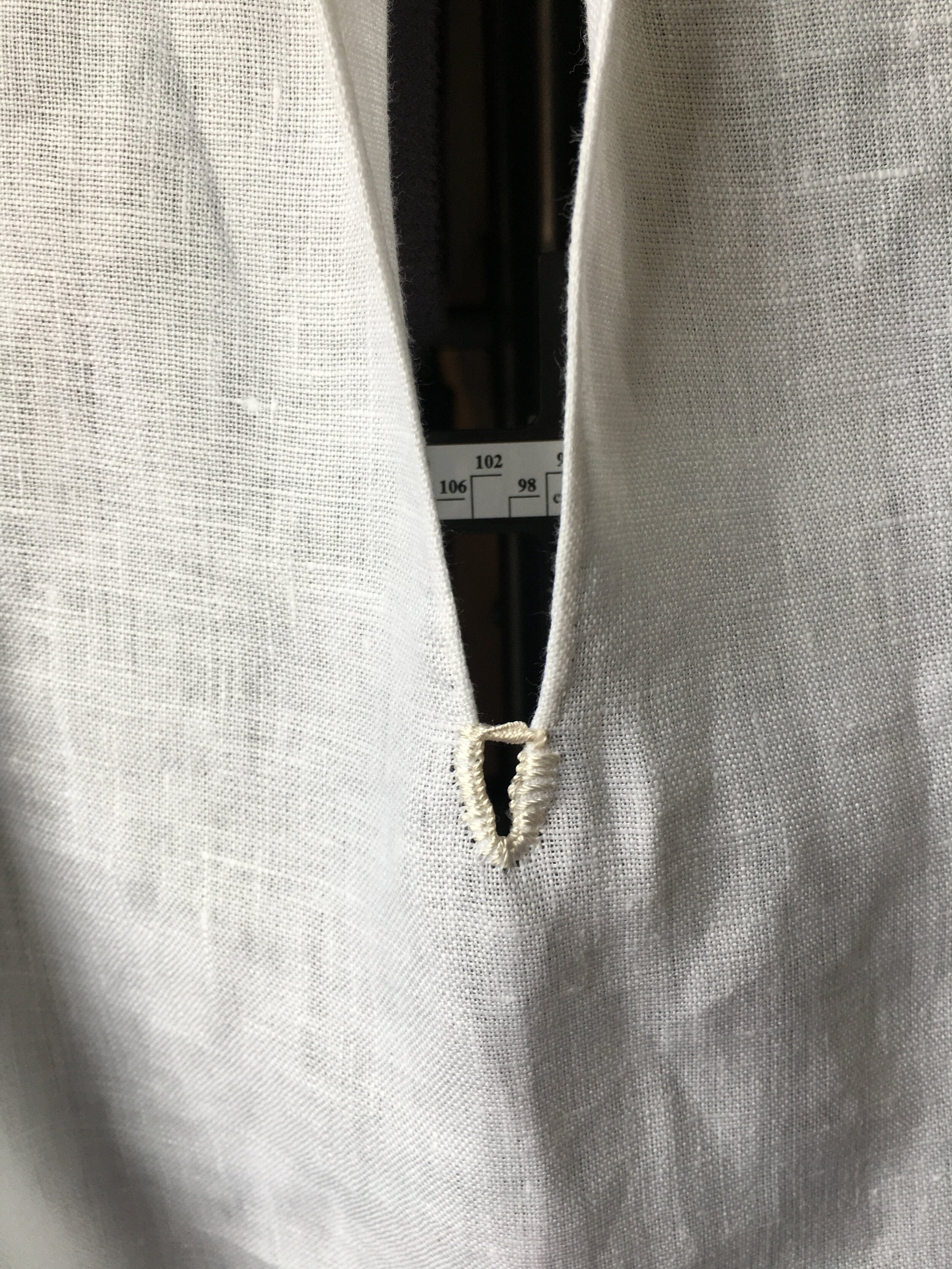Neck detail on shirt/shift