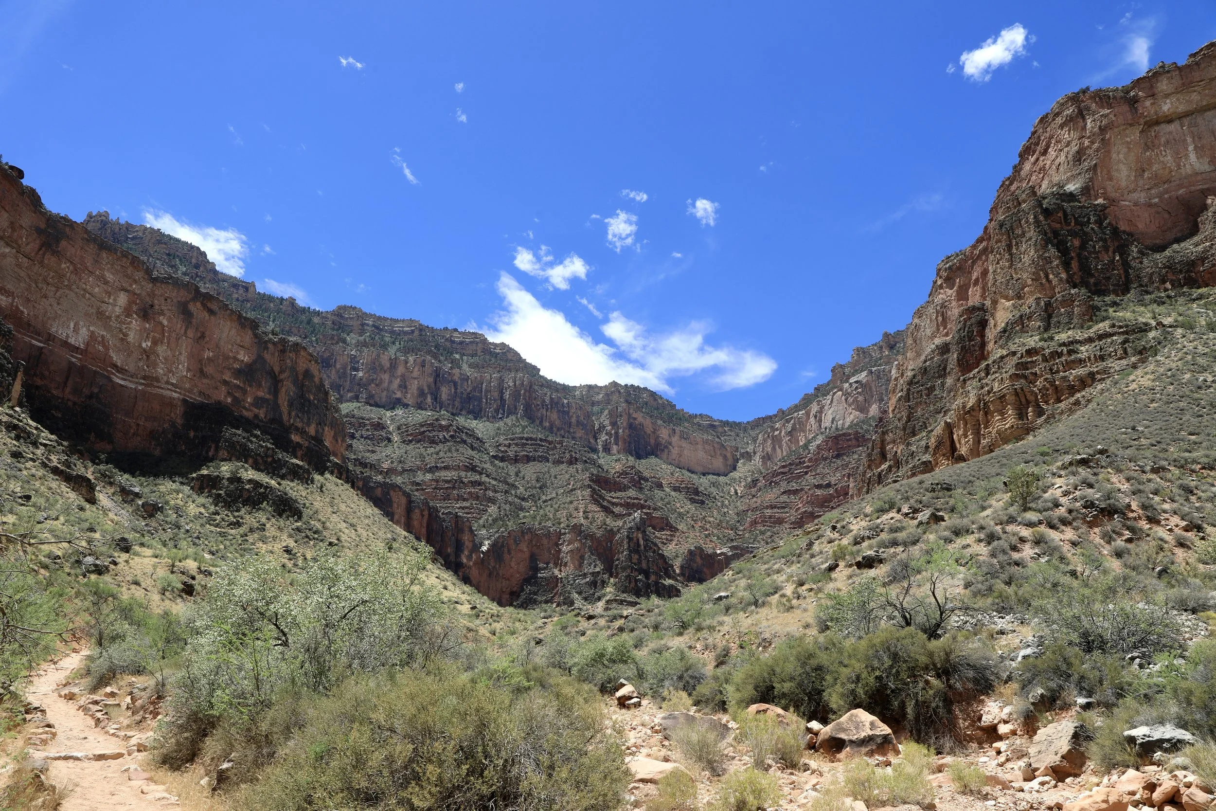 Bright Angel Trail Hiking to 3 Mile Rest House
