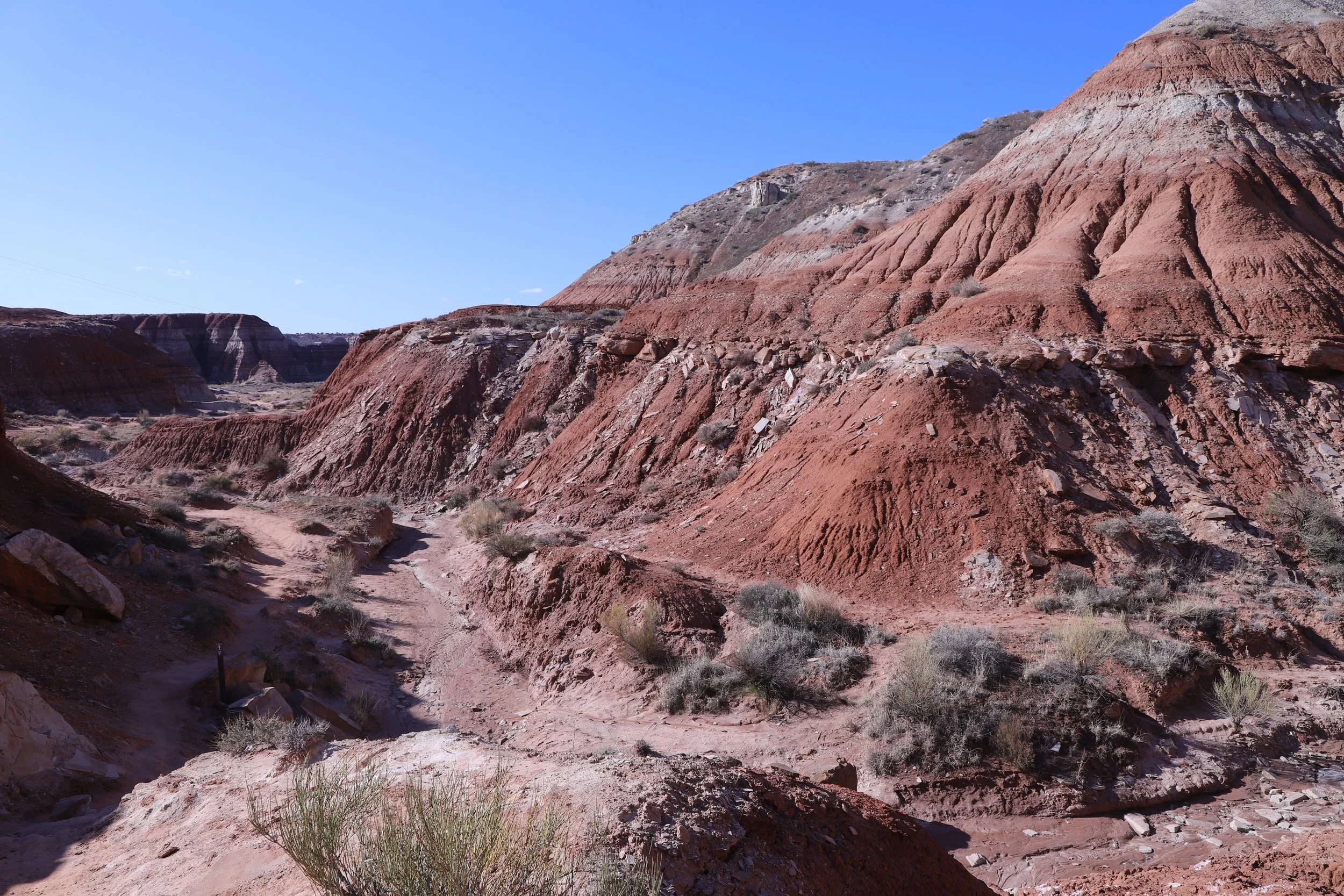 How hard is the hike to Toadstool Hoodoos?