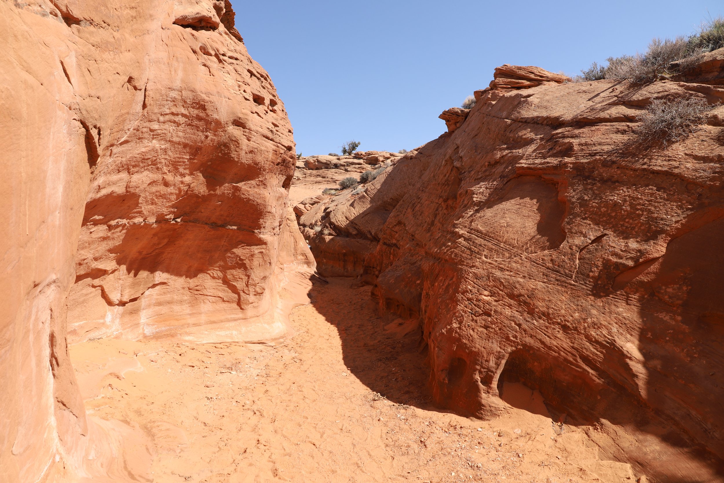 How long does it take to hike Peekaboo Slot Canyon in Escalante?