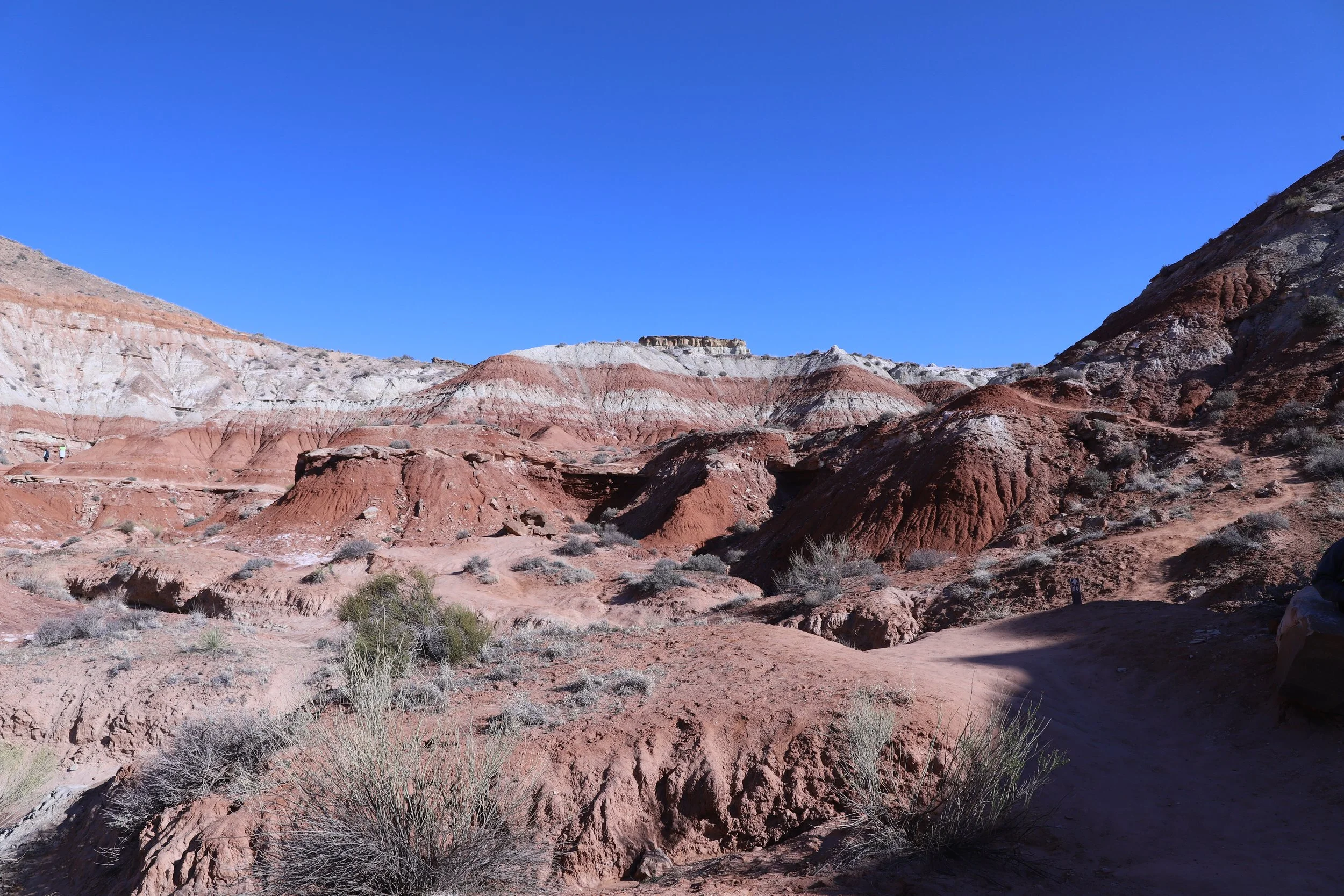 Hiking through the Paria Rimrocks to Toadstool Hoodoos