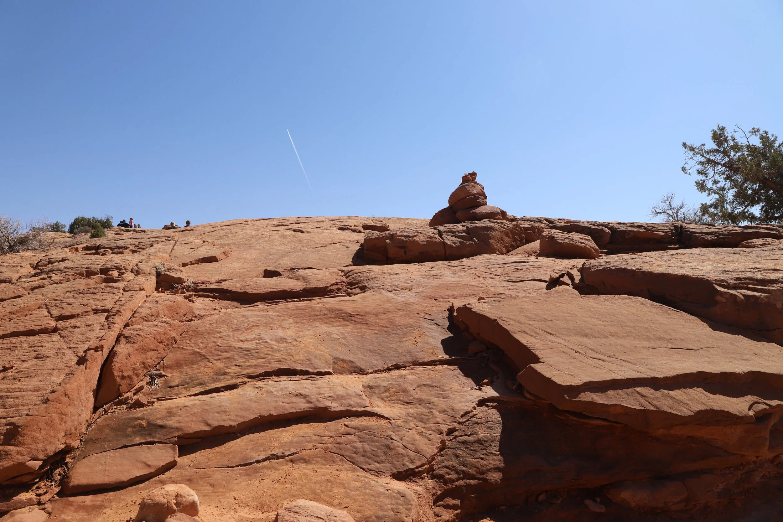 Hike the loop clockwise between Peekaboo and Spooky Gulch
