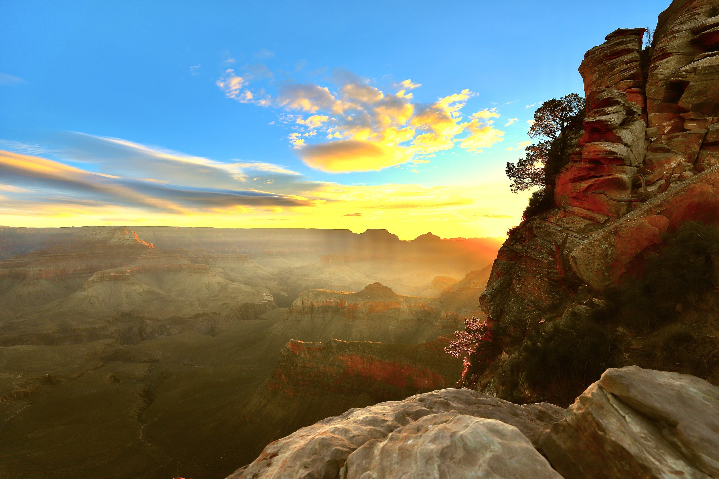 Watching sunrise at Ooh Aah Point in Grand Canyon