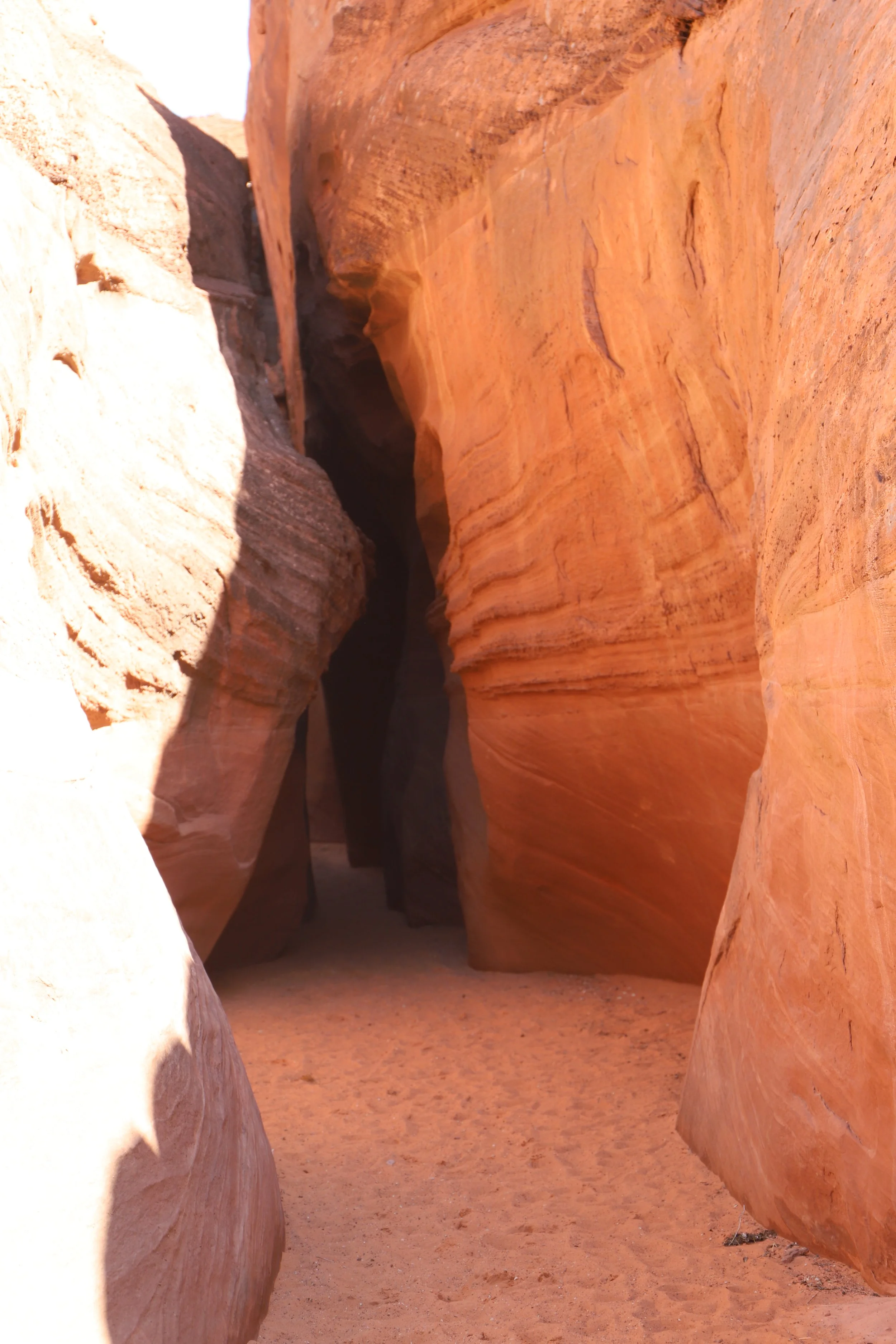 Hiking Spooky Gulch in a clockwise loop from Peekaboo