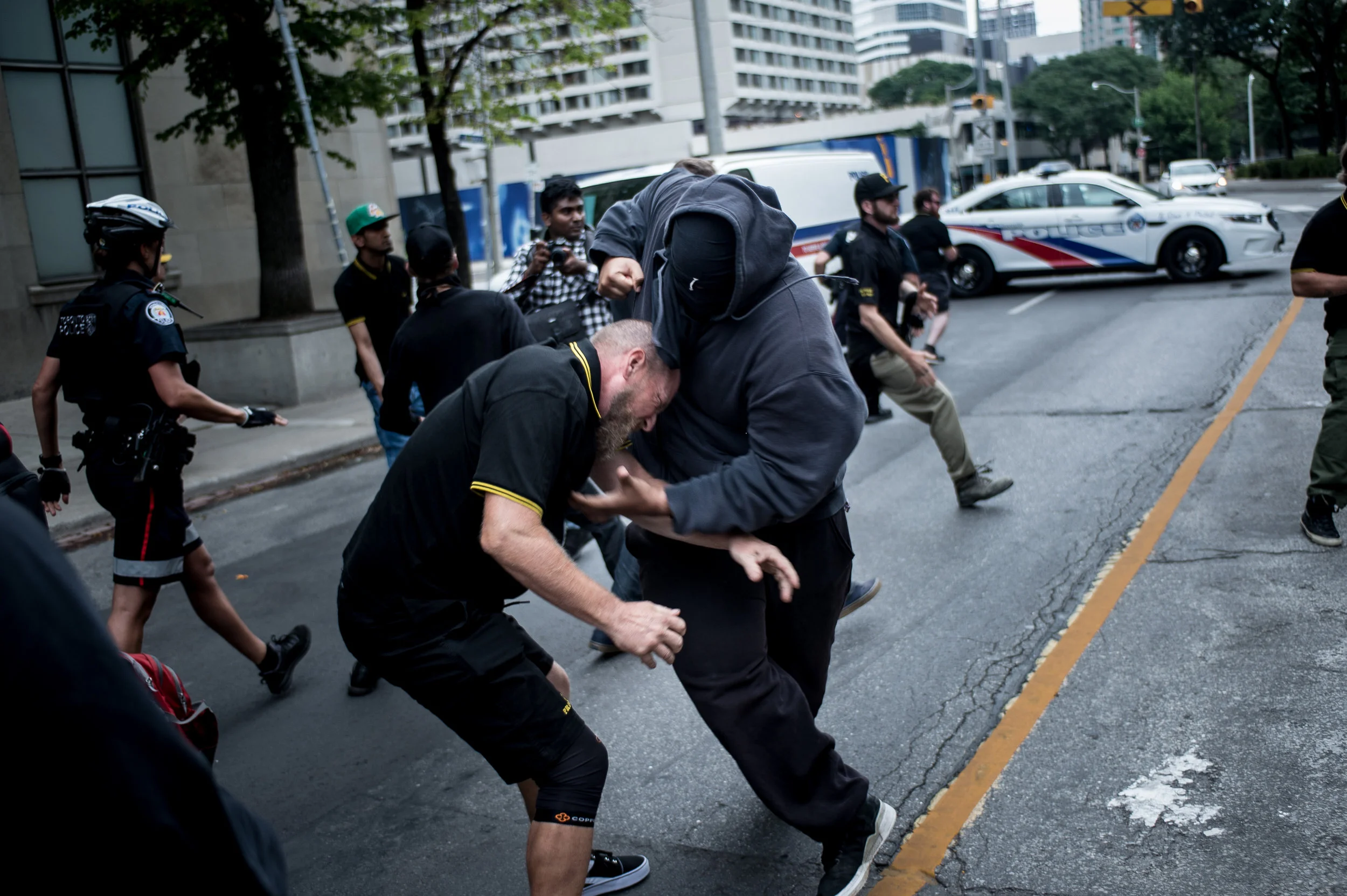 After a group of Proud Boys get around police and charge the Antifa line, multiple fights ensue (ALI JAVEED/ THE UNDERGROUND)