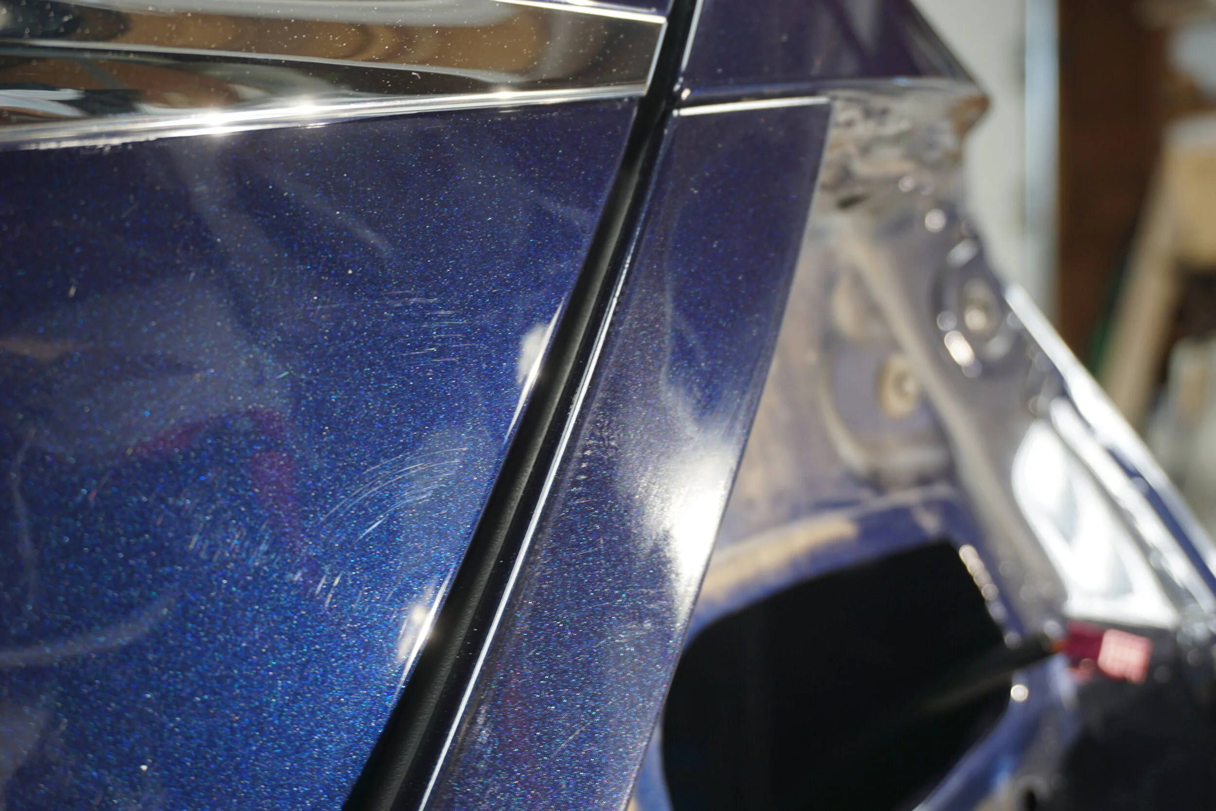 Not sure what the painter did here or what he was trying to do.