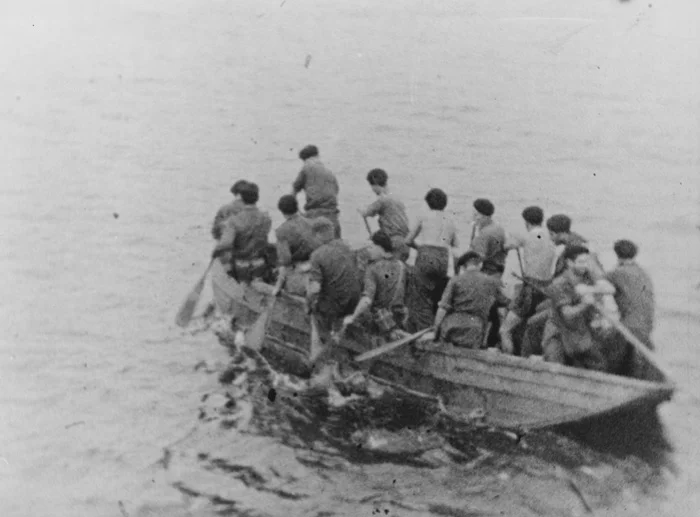 Rimau - Landing party leaving Porpoise at Penjantan Island.jpg