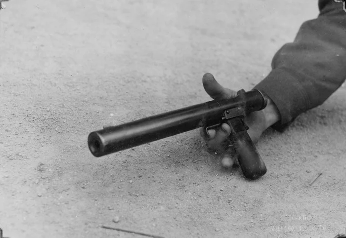 Welrod pistol.jpg