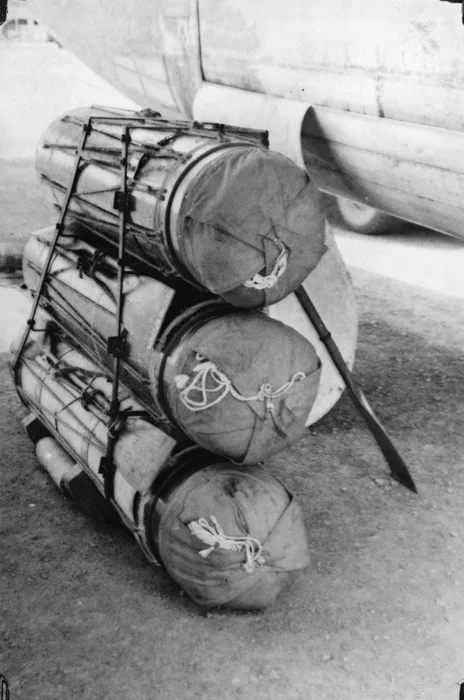 Liberator conversion experiments - Cradle for three storpedoes, no good.jpg