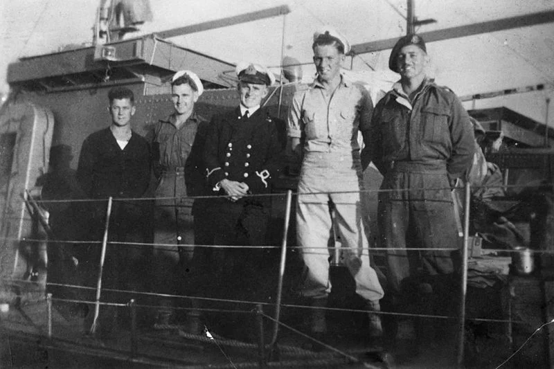 Survivor Mick Dennis with the crew of HDML 1321
