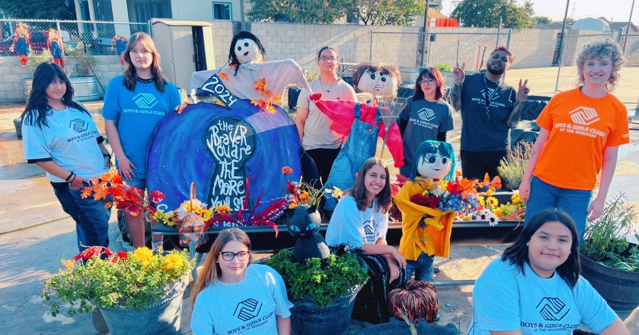 🎃 It's time to vote! 🎃
Our Exeter Boys & Girls Club is competing in the Exeter Chamber of Commerce Annual Scarecrow Contest, and we need YOUR support to win! 🏆👻
Check out our creative scarecrow, designed by our awesome club members and staf