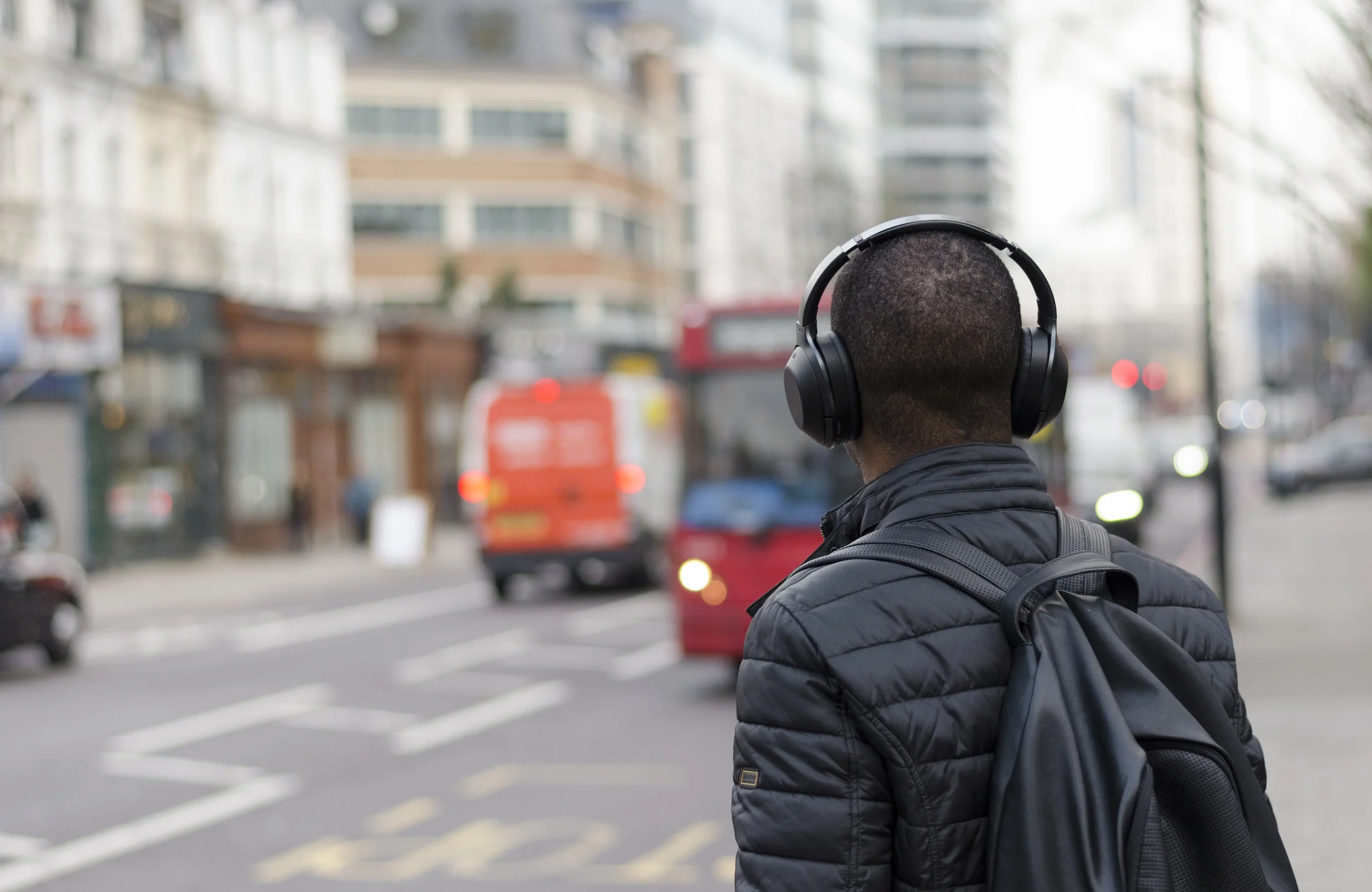 Podcasts werden gerne auf dem Weg zur Arbeit gehört.