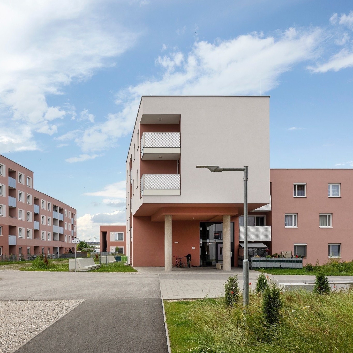 neue wohnstrukturen wegscheid ➡️ wir freuen uns, unser aktuelles wohnbauprojekt vorzustellen:
▪️ 217 moderne wohnungen
▪️ sieben freistehende bauk&ouml;rper
▪️ h&ouml;chster wohnkomfort &amp;
▪️ nachhaltige lebensqualit&auml;t
▪️ mit o&ouml; wohnbauf