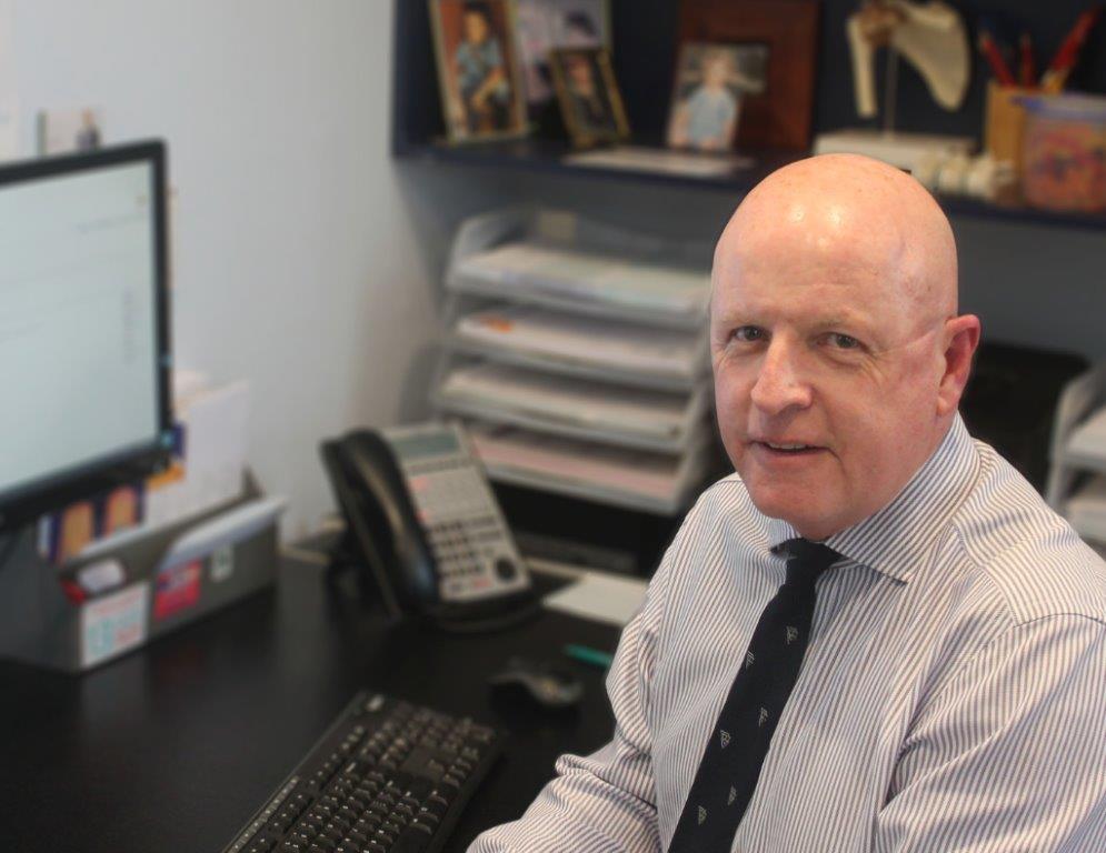 Dr Justin Healey
