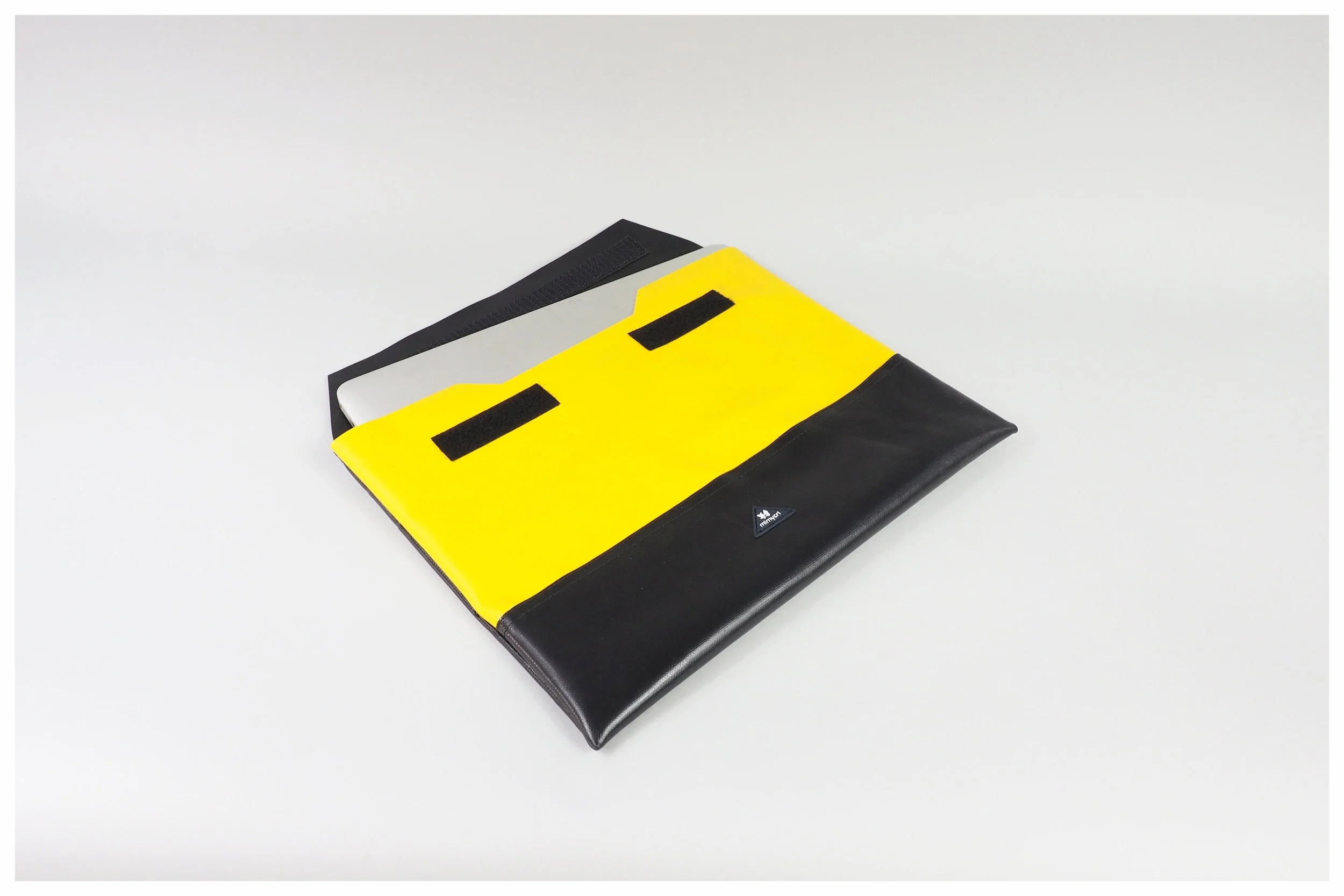 Copy of Laptop sleeve black yellow