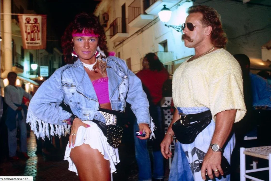 history-of-the-fanny-pack-cross-body-bag-image-via-reddit.jpg