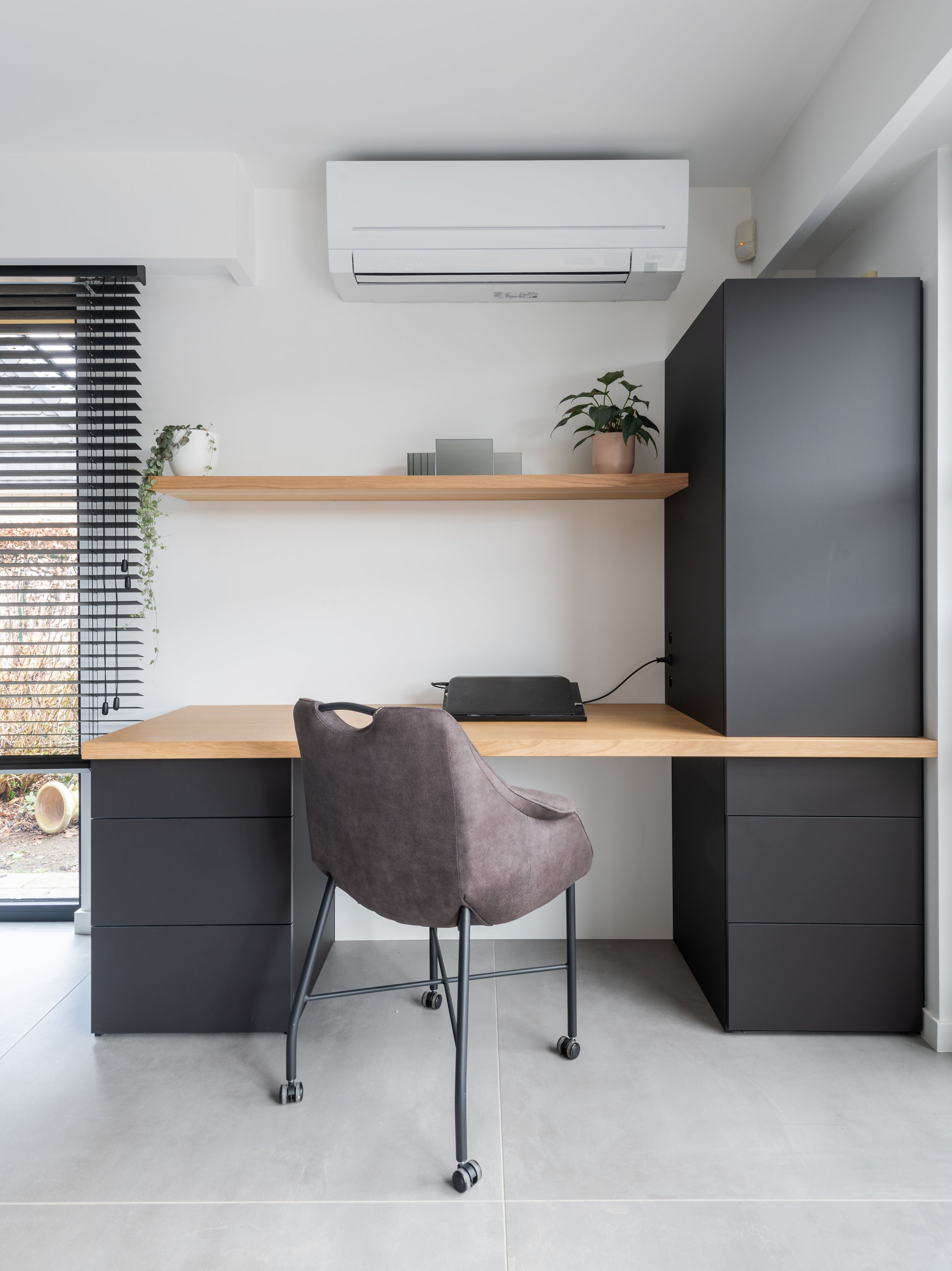 UPPERSHELFSTJOB-18.jpg