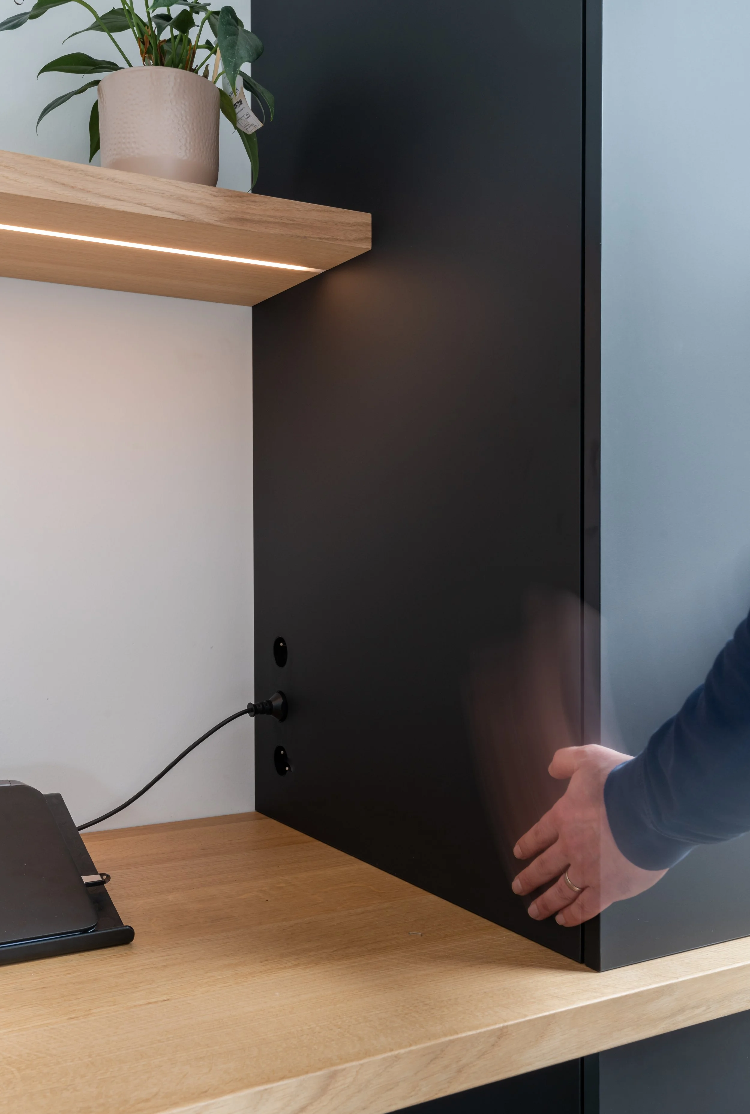 UPPERSHELFSTJOB-21.jpg