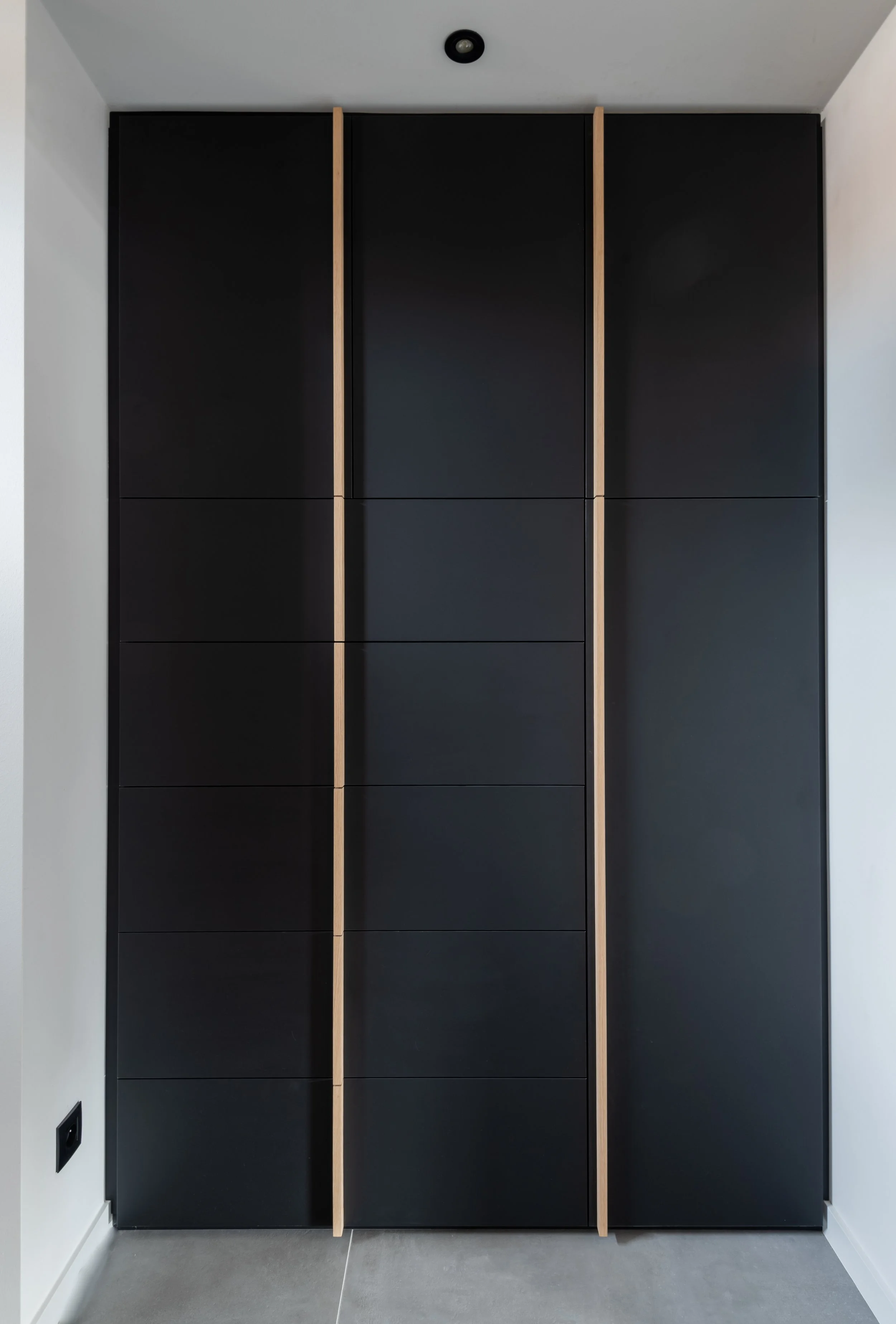 UPPERSHELFSTJOB-24.jpg