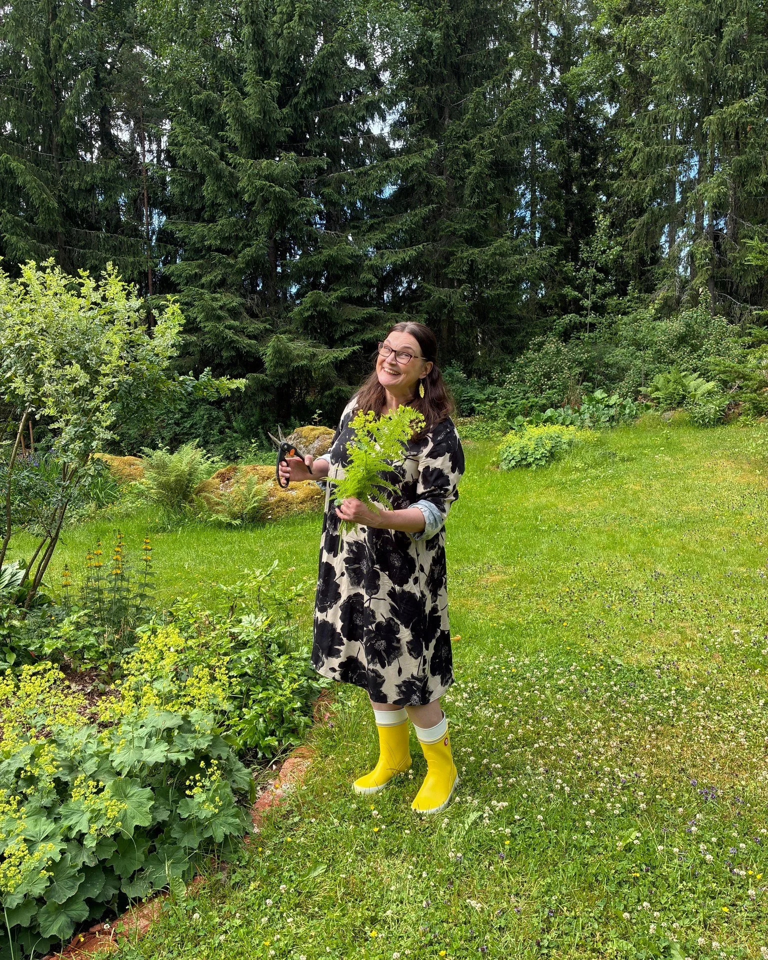 🌼 Katsaus kes&auml;&auml;n ja lomaan n&auml;in arjen alkaessa 🌼

Mit&auml; sinun kes&auml;&auml;si on kuulunut? Minulla muun muassa puutarhajuttuja, kes&auml;n tuoksujen taltiointia, haltiamaailman her&auml;ttely&auml;, pienten ihmisten seuraa ja s