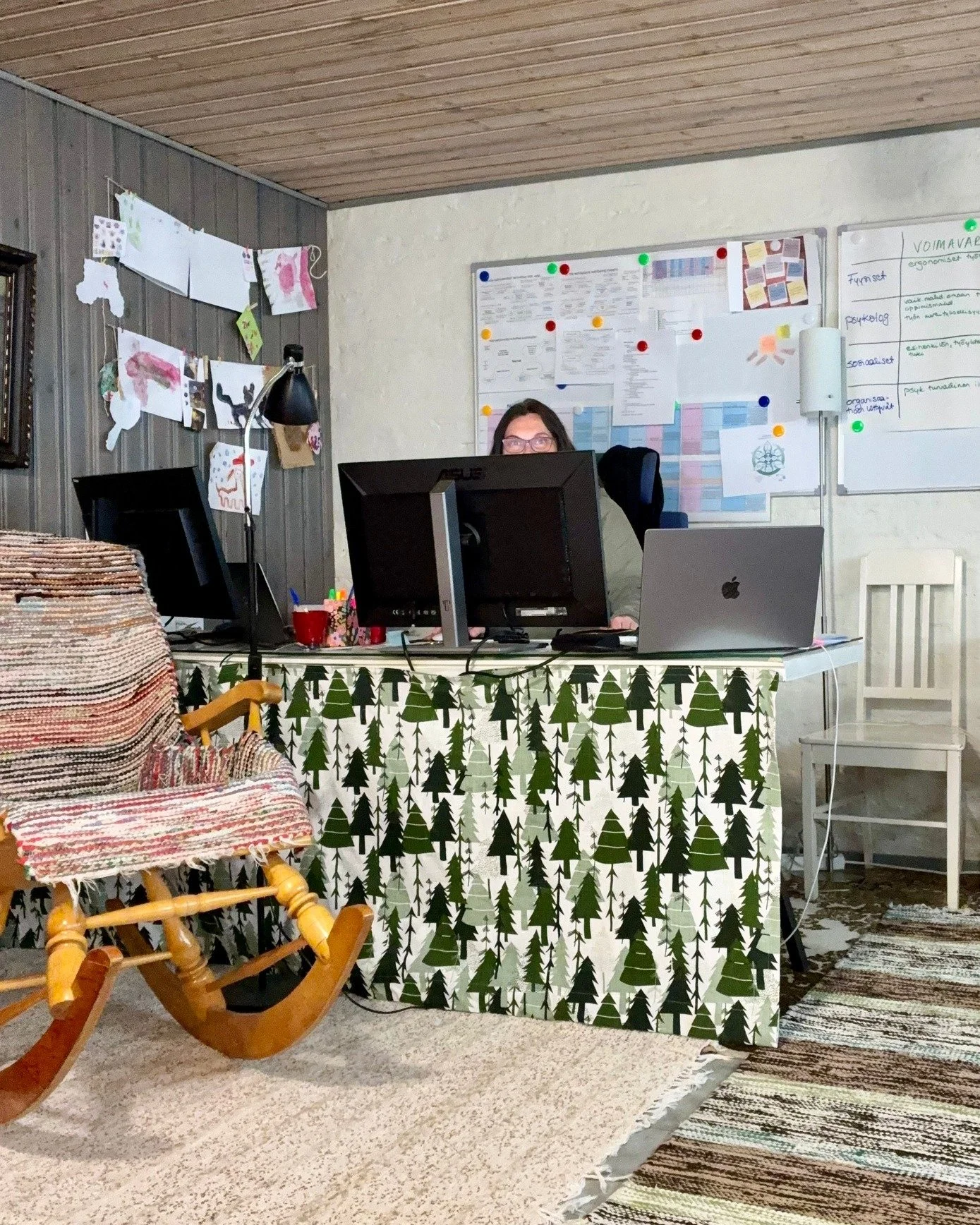 🤩 Ihmeiden aika ei ole ohi: blogissani on uusi teksti! 🤩

Olen tainnut aiemminkin todeta, ett&auml; blogitekstin kirjoittaminen on minulla yht&auml; vilkasta leipominen. Molempia tapahtuu noin kerran vuodessa. Nyt kuitenkin olisi luettavaa (leipomu