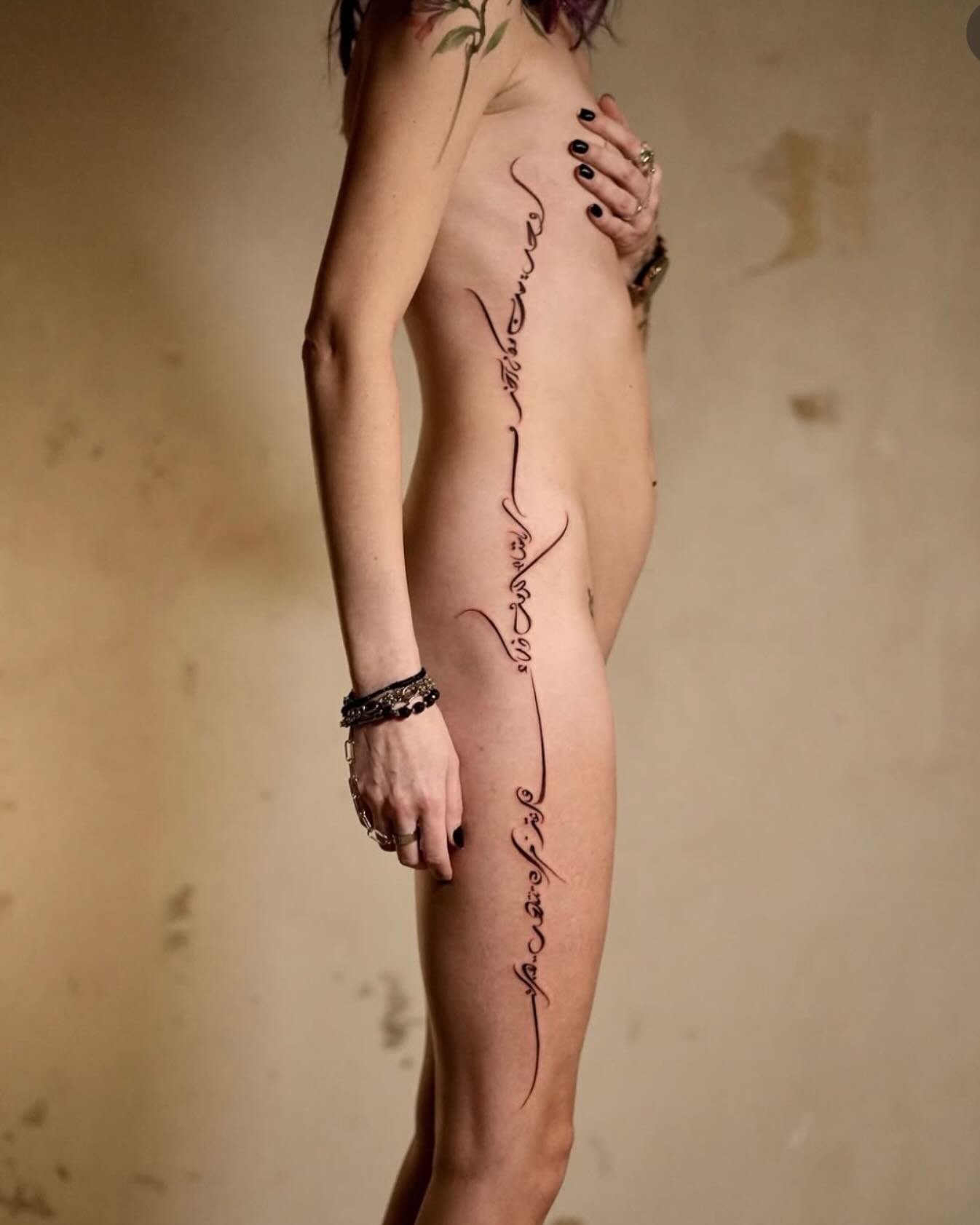 Artist | @mhanna.letters 
NOIA Resident Artist

#noiatattoo #noiastudio #no&iuml;aberlin #tattooberlin #tattooart #tattooartist #tattooinspo #tattooideas #berlintattoostudio #finelinetattoo #freehandtattoo #abstracttattoos #shouldertattoo #calligraph