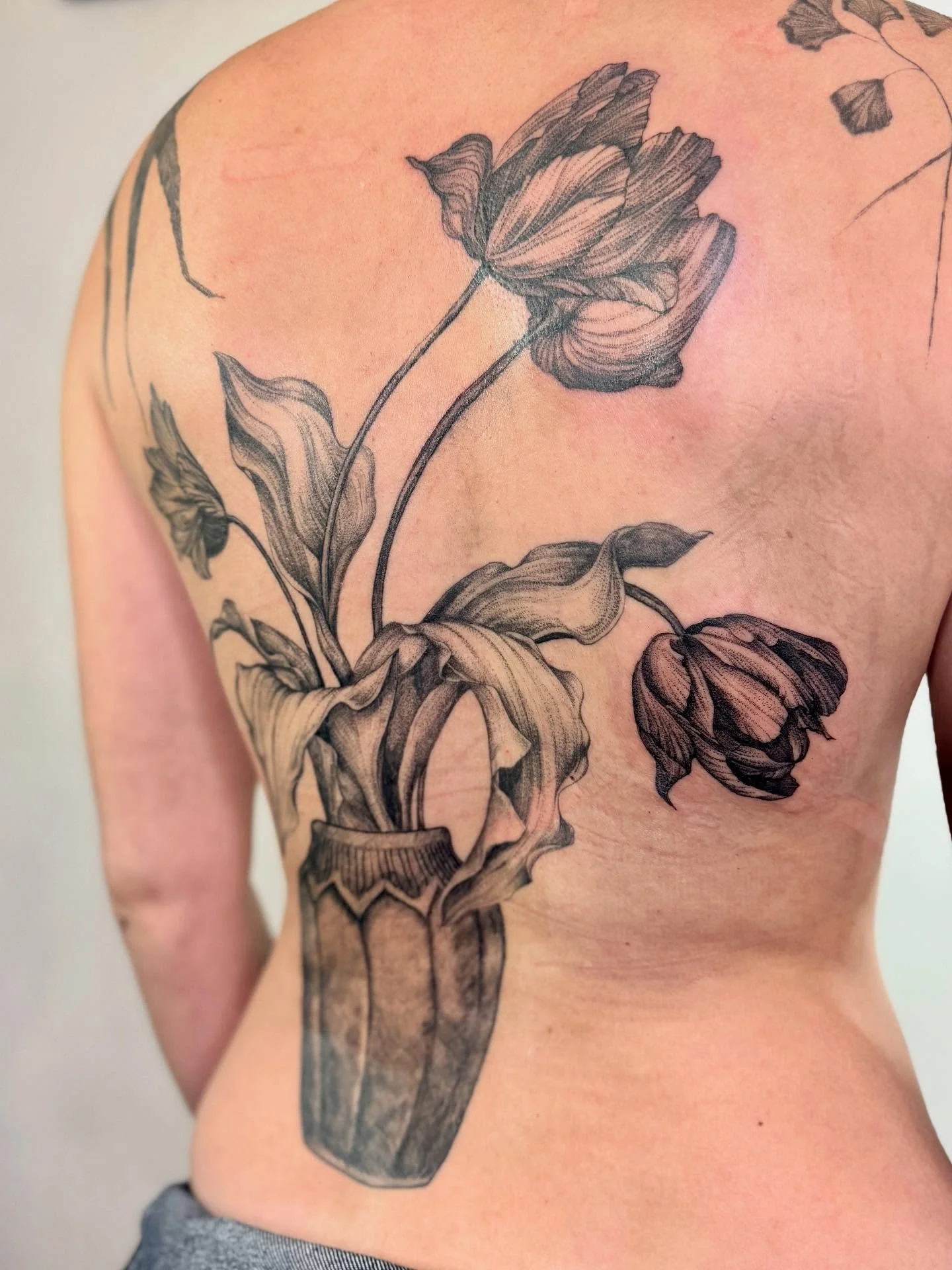 Artist | @pretty.f.tattoos 
NOIA Guest Artist / October 2025
Bookings &gt; DM @pretty.f.tattoos or use the link in our bio

Your skin. Your art. Your flow. 

Book now
NO&Iuml;A

#noiatattoo #noiastudio #noiaberlin #tattooberlin #tattooart #tattooarti