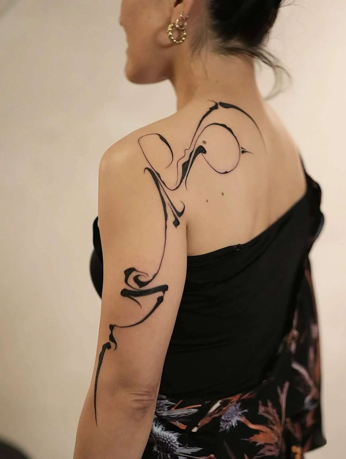 Artist | @mhanna.letters 
NOIA Resident Artist
Bookings &gt; please check @mhanna.letters or use the link in our bio

Your skin. Your art. Your flow.

NO&Iuml;A | BERLIN

#noiastudio #no&iuml;aberlin #tattooberlin #tattooart #tattooartist #tattooinsp