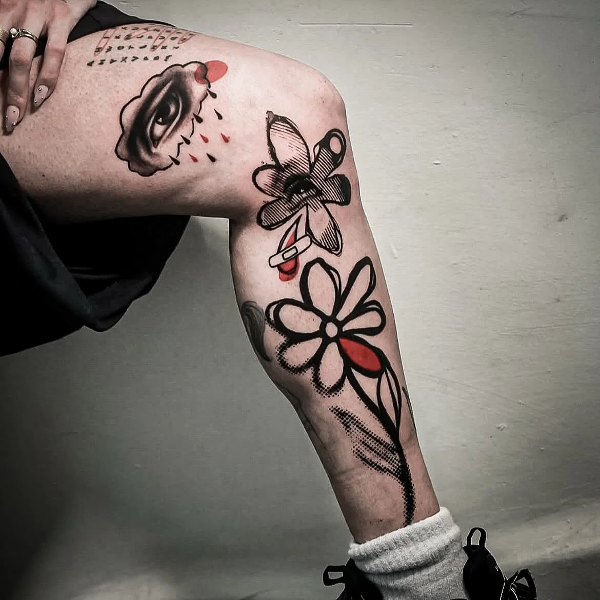 Artist | @tiagoalves_ttt 
NOIA Guest artist / December 2-15/ 2025
Bookings &gt; please check @tiagoalves_ttt or use the link in our bio

Your skin. Your art. Your flow.

NO&Iuml;A | BERLIN

#noiatattoo #noiastudio #noiaberlin #tattooberlin #tattooart