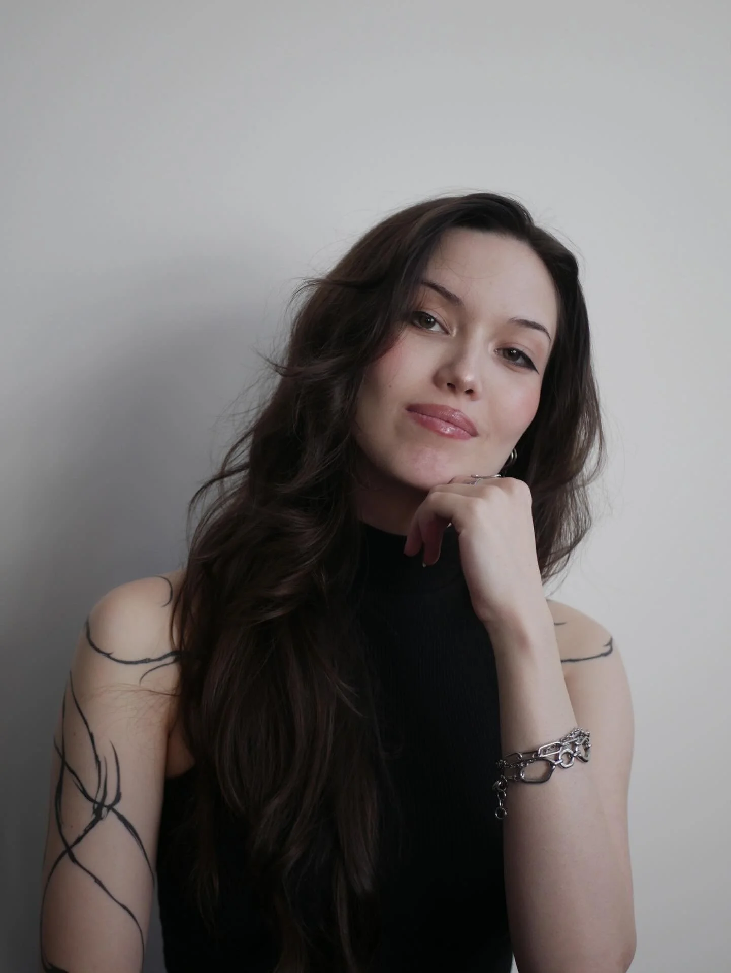 Artist | @kathensence 
NEWCOMER ARTIST 

Since she was young, Kathi has been drawn to artistic expression through drawing, dance, and storytelling. Her early love for movement shaped the way she observes the world, giving her a sensitivity to the emo