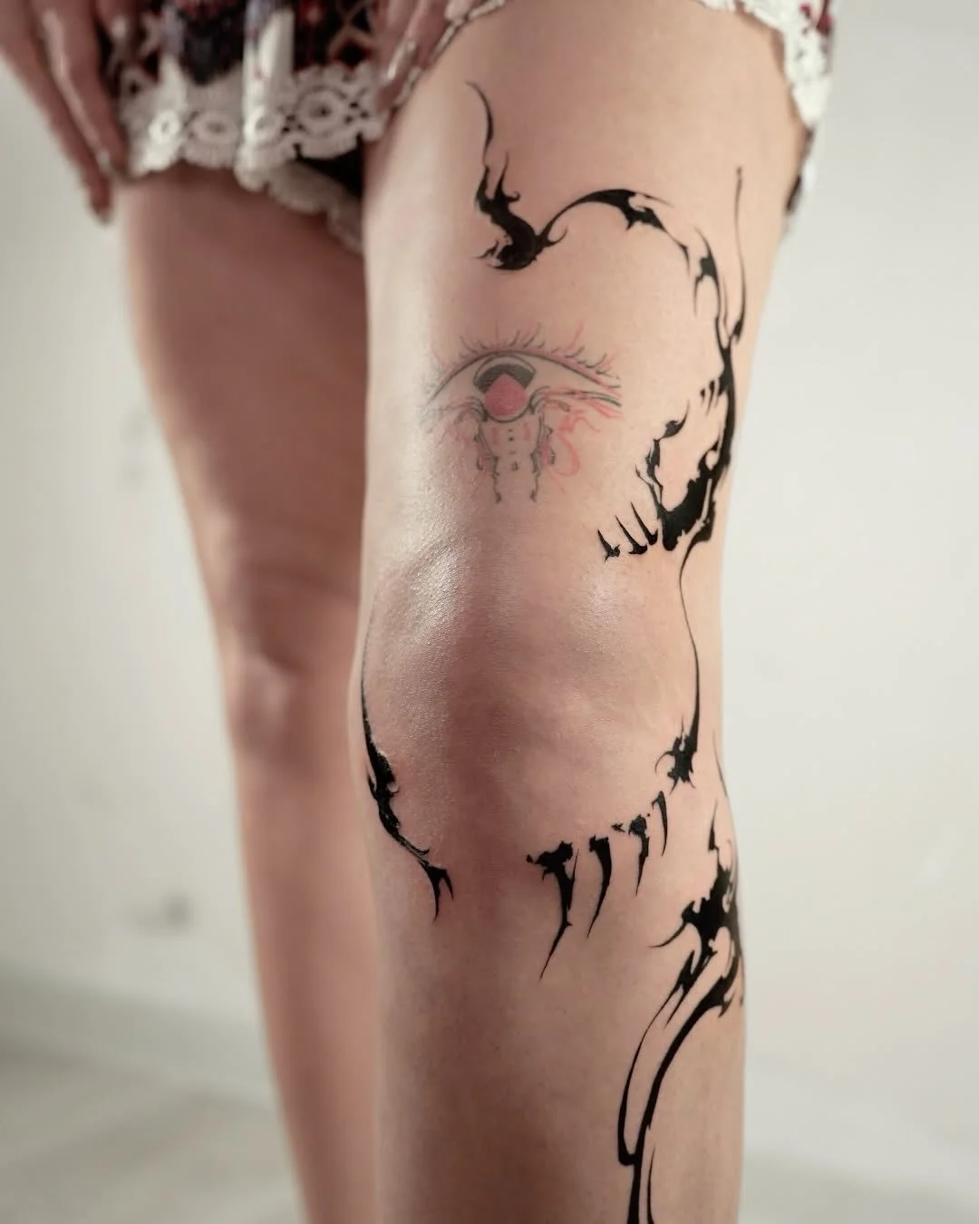 Artist | @kathensence 
NOIA Resident Artist
Bookings > please check @kathensence or use the link in our bio

Your skin. Your art. Your flow.

NO&Iuml;A | BERLIN

#berlintattoo #tattooartists #abstracttattoos