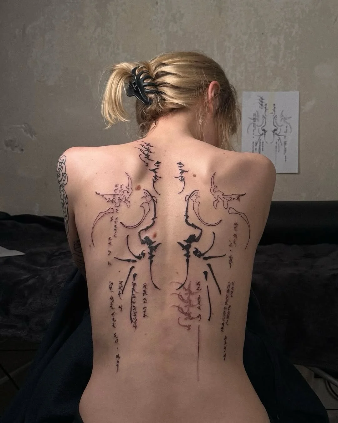 Artist | @won.tje 
NOIA Resident Artist 
Bookings > please check @won.tje or use the link in our bio

Your skin. Your art. Your flow. 

NO&Iuml;A | BERLIN

#tattoo #calligraphie #berlintattoo