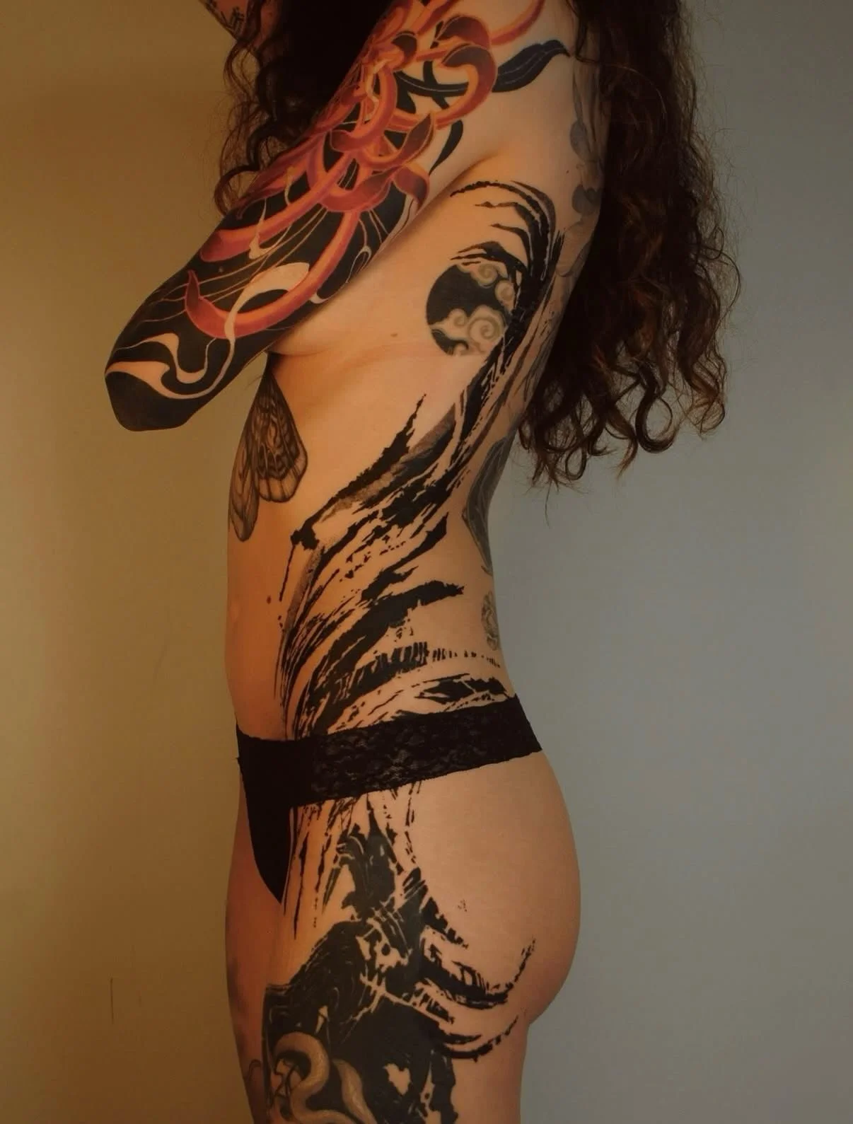 Artist | @gabekohlerr 
NOIA Resident Artist
Bookings > gabekohler.art@gmail.com or use the link in our bio

Your skin. Your art. Your flow.

NO&Iuml;A | BERLIN

#berlintattoo #abstracttattoos #legtattoos