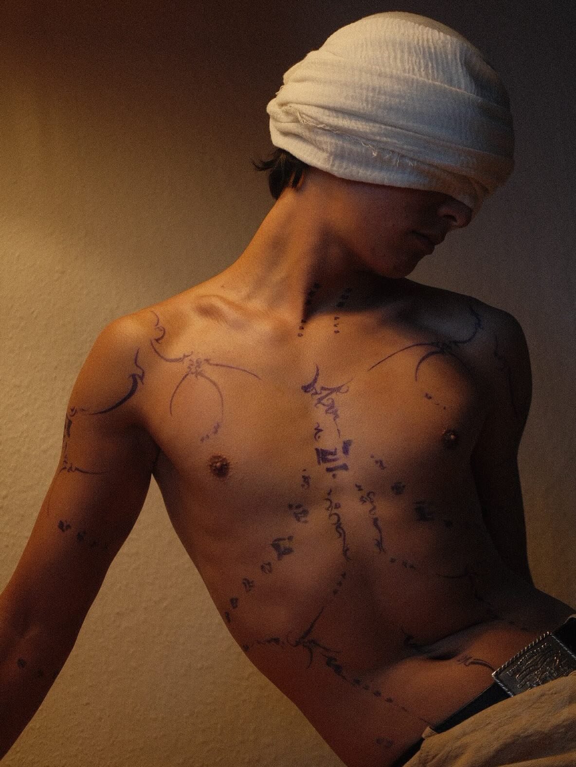 Artist | @spaceofleev_tattoo 
NOIA guest artist February 10-12 2026
Bookings > @spaceofleev_tattoo or use the link in our bio

Your skin. Your art. Your flow.

NO&Iuml;A | BERLIN

#berlintattoo #abstracttattoos #calligraphytattoos #abstractartist 