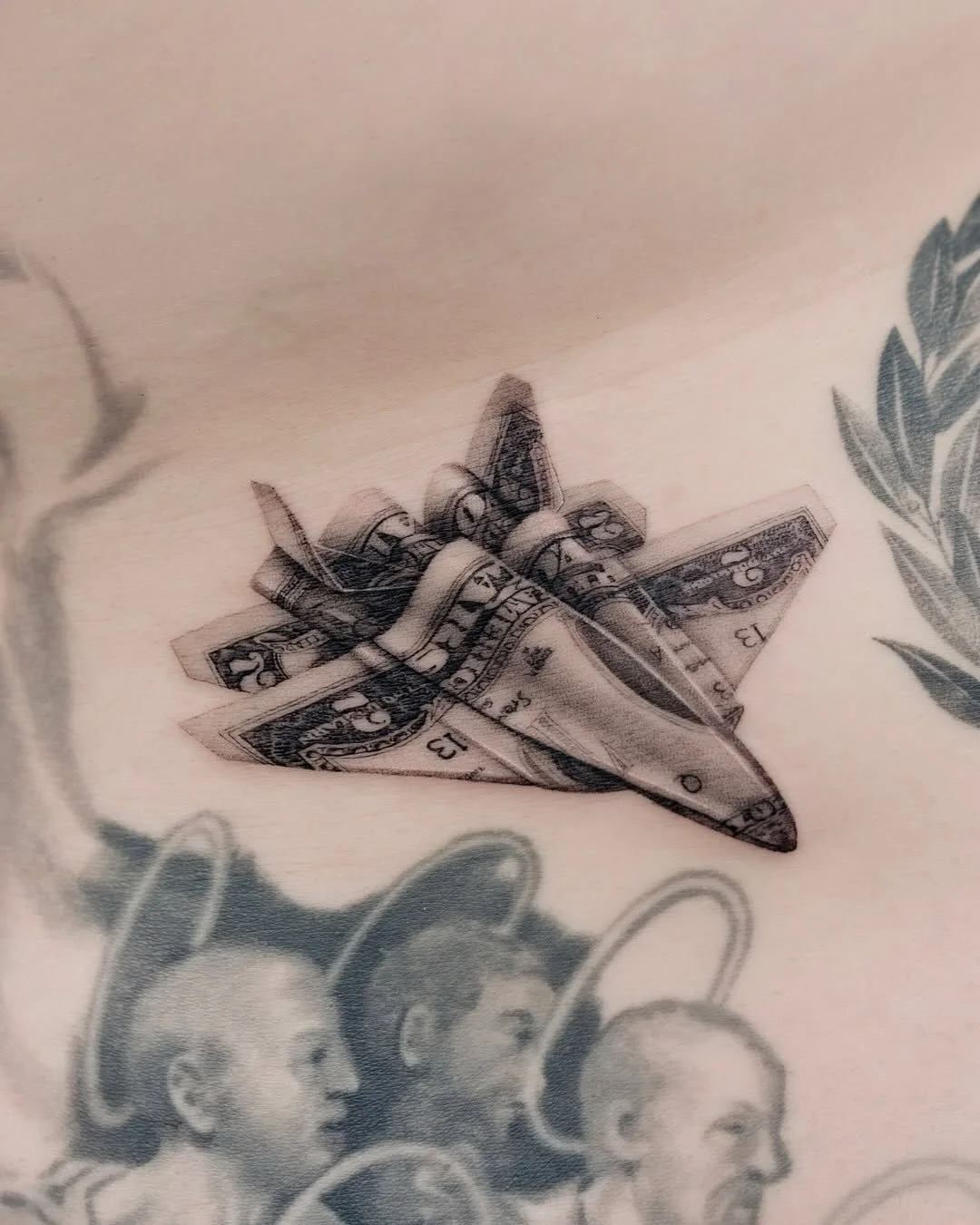 Artist | @start.your.line 
Guest Artist April 14-26 in 2026
Bookings > please check @start.your.line or use the link in our bio

Your skin. Your art. Your flow.

NO&Iuml;A | BERLIN

#tattoo #berlintattoo #tattooart #microrealism #koreanartist