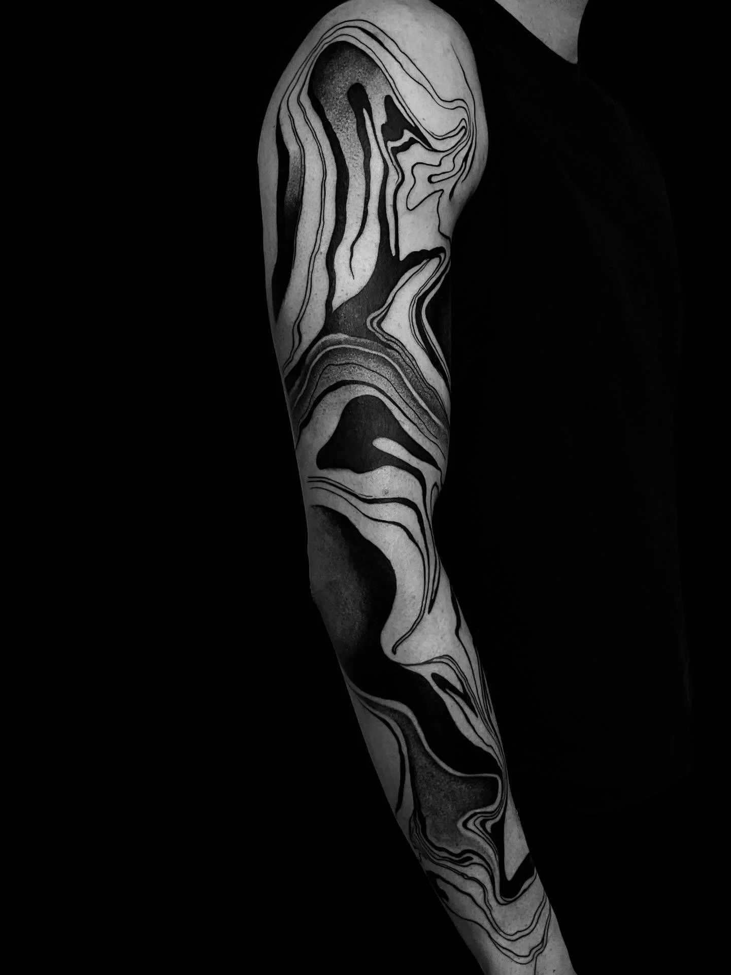 Artist | @fiszu_tattoo 
NOIA Guest Artist March 2-5/ 2026
Bookings > please check @fiszu_tattoo or use the link in our bio

Your skin. Your art. Your flow. 

NO&Iuml;A | BERLIN

#berlintattoo #finelinetattooing #backtattoos #abstracttattoos #tatto