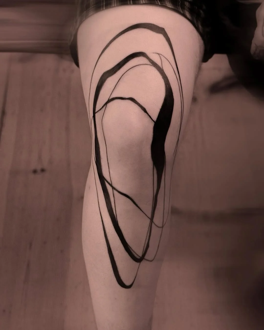 Artist | @brnosch 
NOIA Guest Artist March 1-6 2026
Bookings > please check @brnosch or use the link in our bio

Your skin. Your art. Your flow.

NO&Iuml;A | BERLIN

#berlintattooers #abstracttattoos #linetattoos #legtattoos #bodyarttattoo