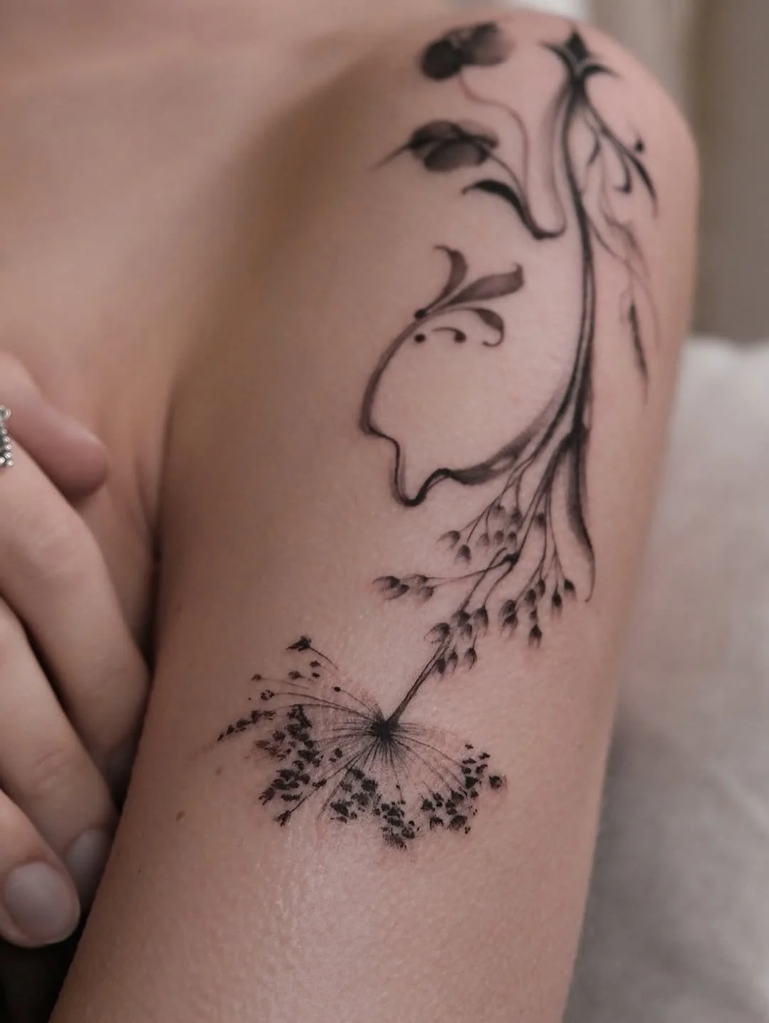 Artist | @poprostu_tattoo 
Guest Artist / March 21-22 in 2026
Bookings > Please check @poprostu_tattoo or use the link in our bio

Your skin. Your art. Your flow. 

NO&Iuml;A | BERLIN

#botanicaltattoo #berlintattoo #arttattoos #berlintattooartist