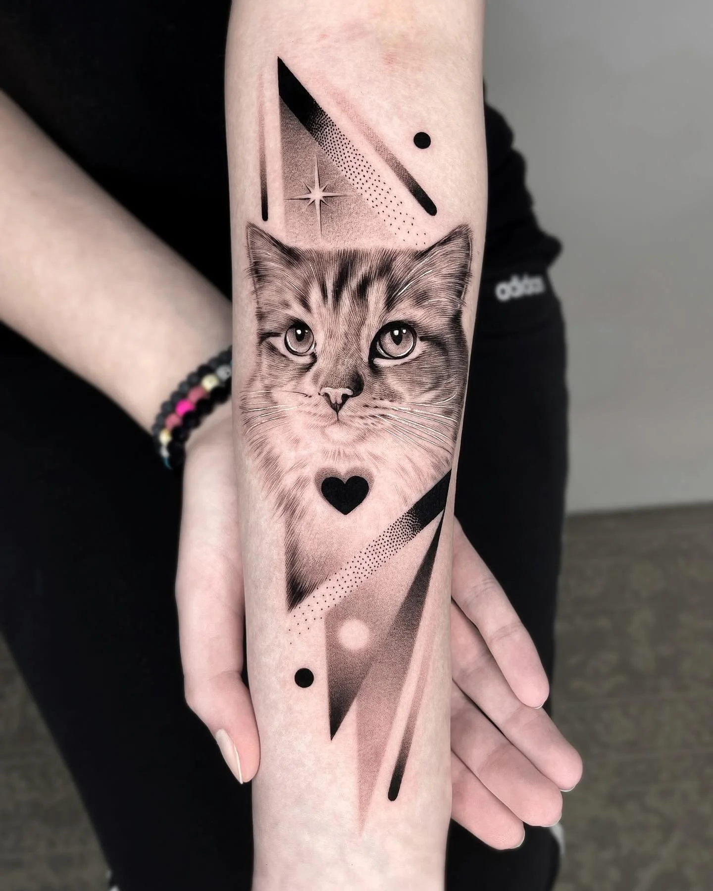 Artist | @ro_tattoo 
NOIA Guest Artist May 4-10 in 2026
Bookings > please check @ro_tattoo or use the link in our bio

Your skin. Your art. Your flow.

NO&Iuml;A | BERLIN

#berlintattooers #animaltattoos #linetattoos #legtattoos #realismtattoos