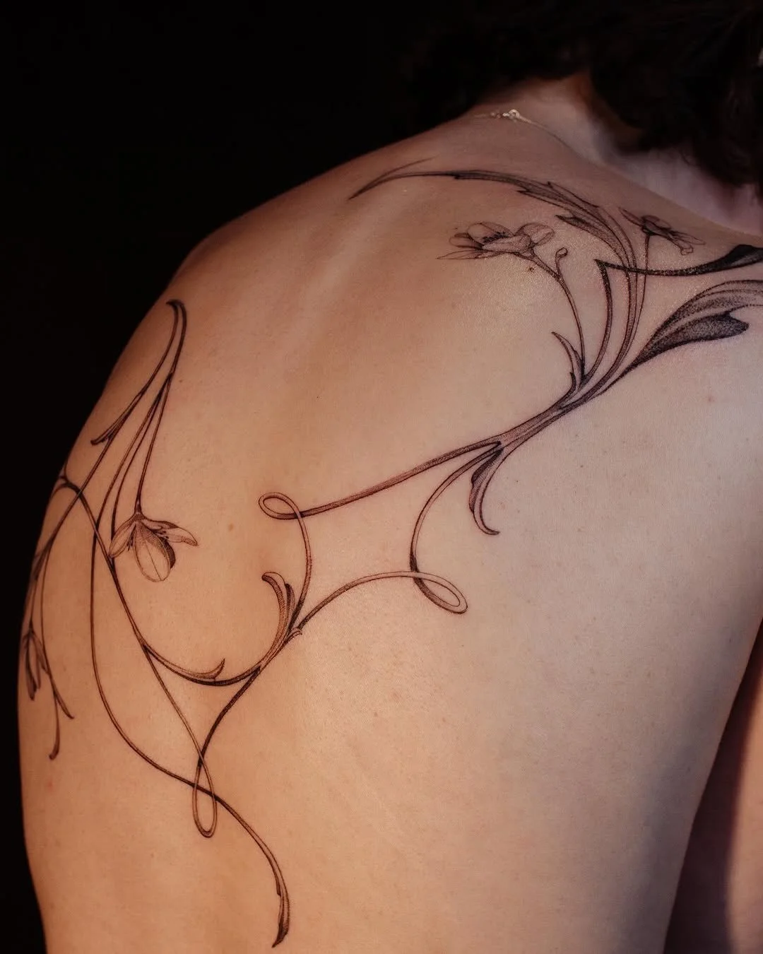 Artist | @sad_tatt 
NOIA Resident Artist 
Bookings > please check @sad_tatt or use the link in our bio

Your skin. Your art. Your flow. 

NO&Iuml;A | BERLIN

#berlin #tattoo #abstracttattoos #berlintattoo #tattooart