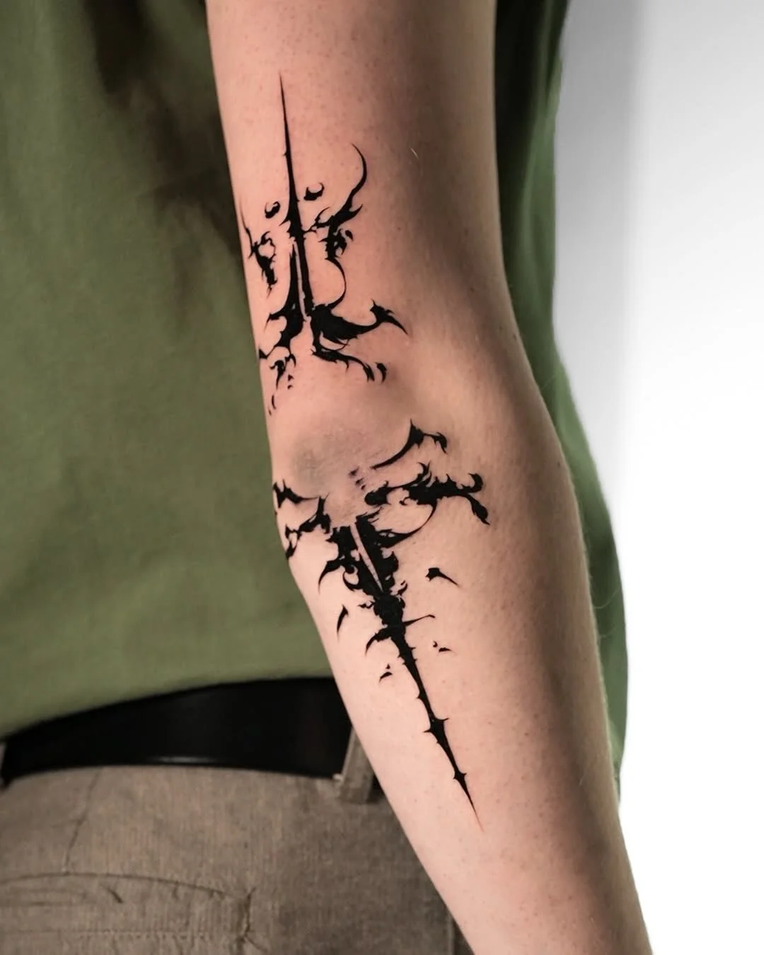 Artist | @kathensence 
NOIA Resident Artist
Bookings > please check @kathensence or use the link in our bio

Your skin. Your art. Your flow.

NO&Iuml;A | BERLIN

#berlintattoo #tattooartists #abstracttattoos #besttattoos #berlintattoostudio