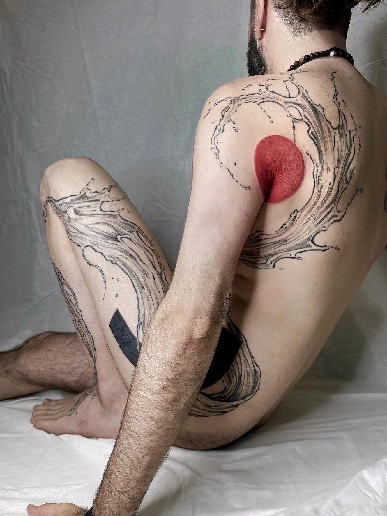 Artist | @yuyamoli 
Guest Artist April 30 - May 2 in 2026
Bookings > please check @yuyamoli or use the link in our bio

Your skin. Your art. Your flow.

NO&Iuml;A | BERLIN

#tattoostudioberlin #besttattooart #bestartists #berlintattoo #abstractart