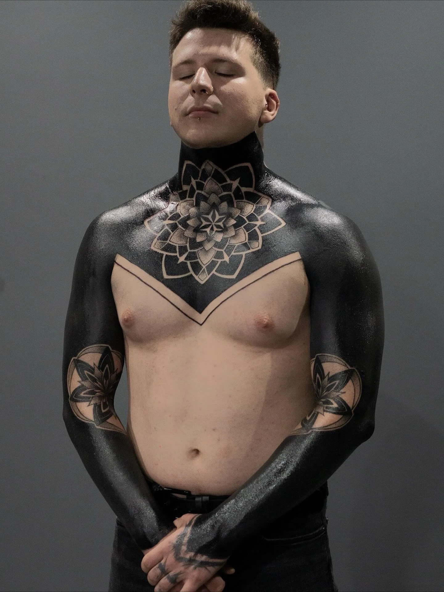 Artist | @yura_ocean 
Guest Artist May 11-15 in 2026
Bookings > please check @yura_ocean or use the link in our bio

Your skin. Your art. Your flow.

NO&Iuml;A | BERLIN

#tattoostudioberlin #besttattooart #bestartists #berlintattoo #blackouttattoo