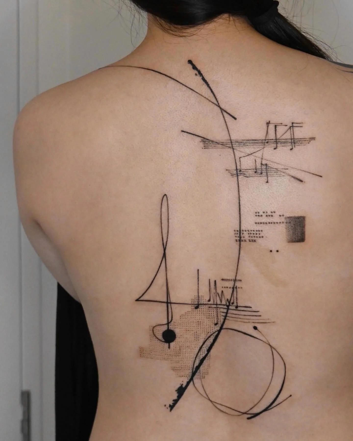 Artist | @__lee.young 
Guest Artist / April 15-25 in 2026
Bookings > @__lee.young or use the link in our bio

Your skin. Your art. Your flow.

NO&Iuml;A | BERLIN

#berlintattoostudio #besttattoos #berlintattoo #koreantattoo #koreanartist