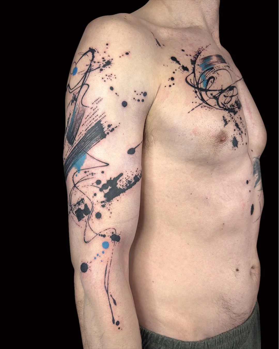 Artist | @mintlemontattoo 
NOIA Guest artist May 8-10 2026
Bookings > please check @mintlemontattoo or use the link in our bio

Your skin. Your art. Your flow.

NO&Iuml;A | BERLIN

#berlintattoostudio #abstractart #abstracttattoo #tattooberlin #be